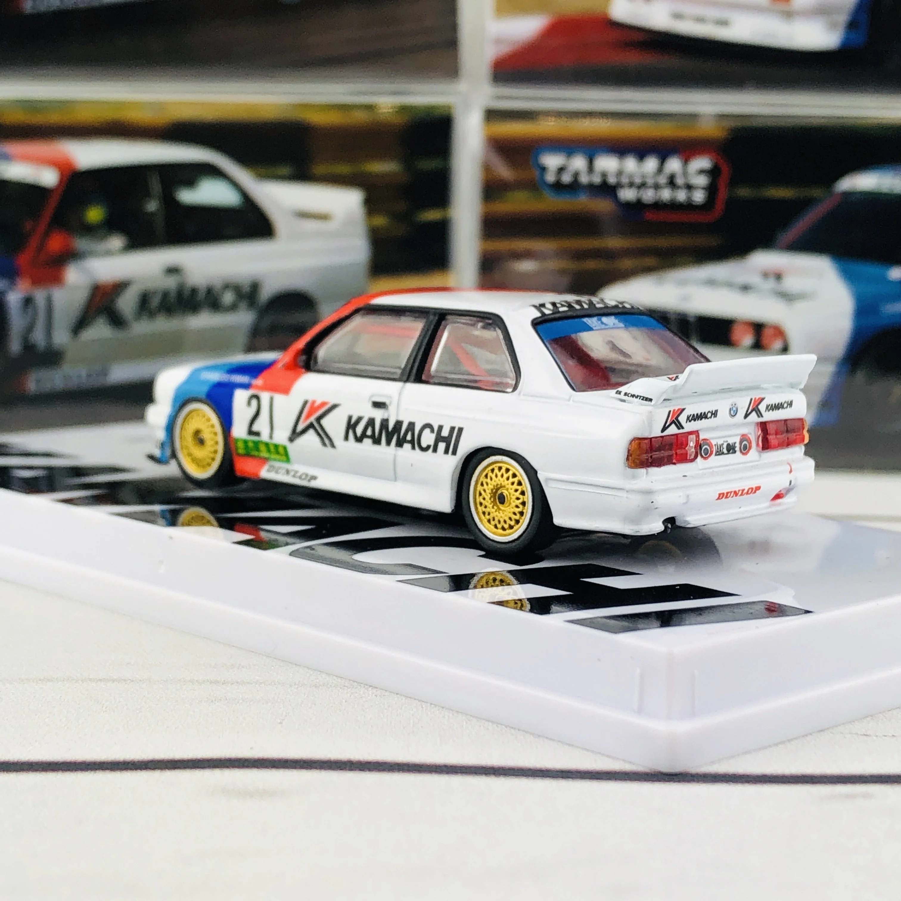 Tarmac Works 1/64 BMW M3 E30 Macau Cup Race 1991 Charles Kwan T64-009-91MCR21 - Image 4