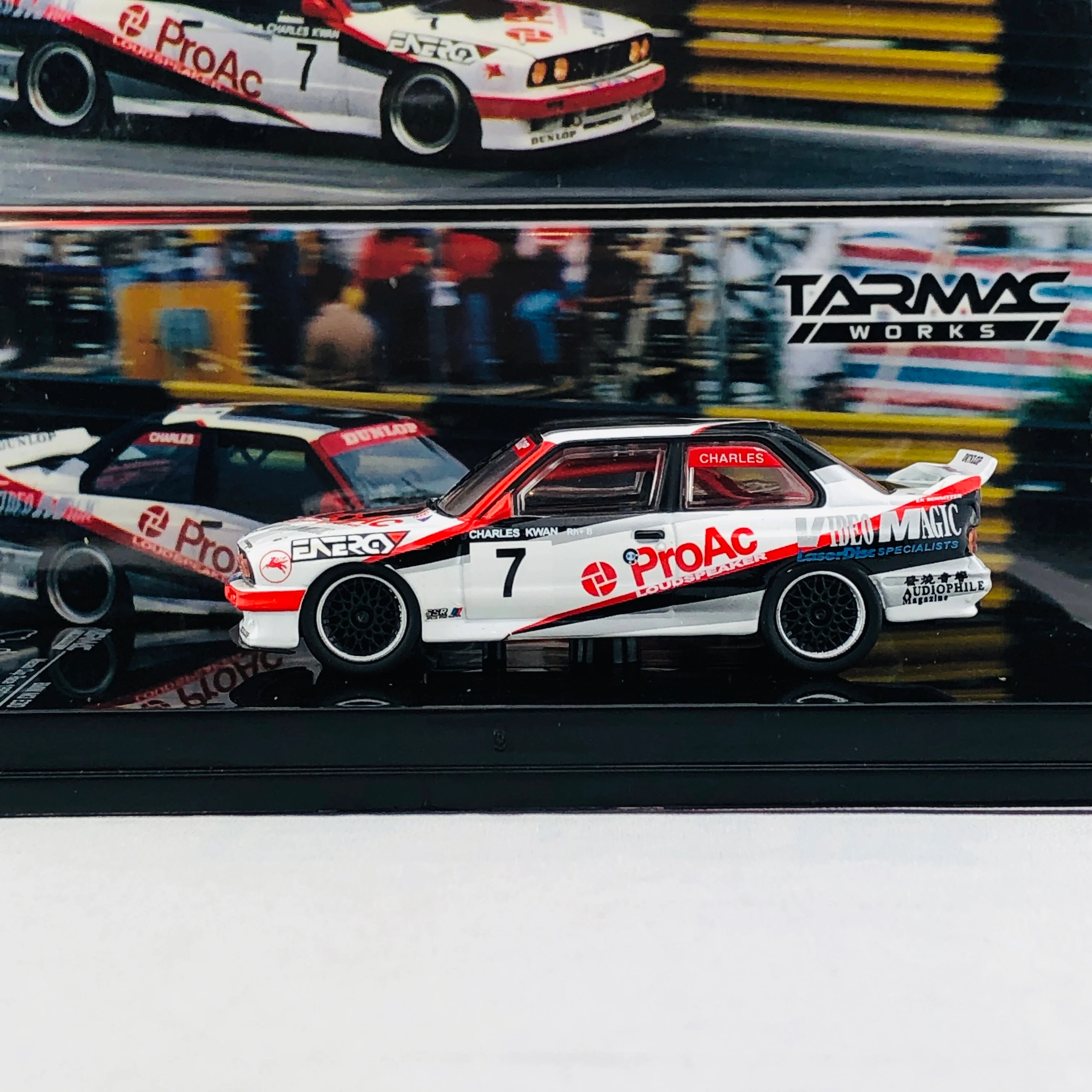 Tarmac Works 1/64 BMW M3 E30 Macau Cup Race 1992 Winner Charles Kwan - Image 2