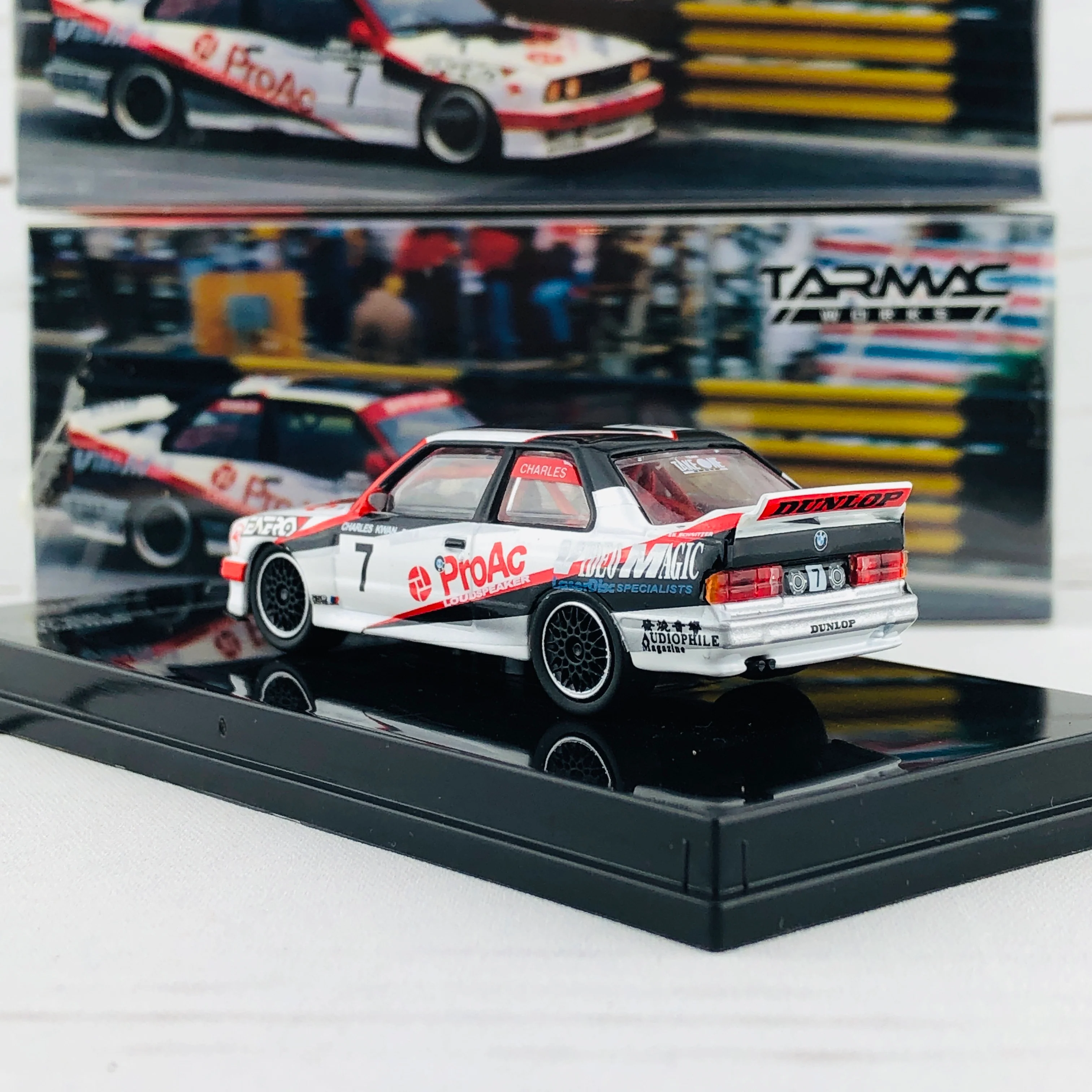 Tarmac Works 1/64 BMW M3 E30 Macau Cup Race 1992 Winner Charles Kwan - Image 4