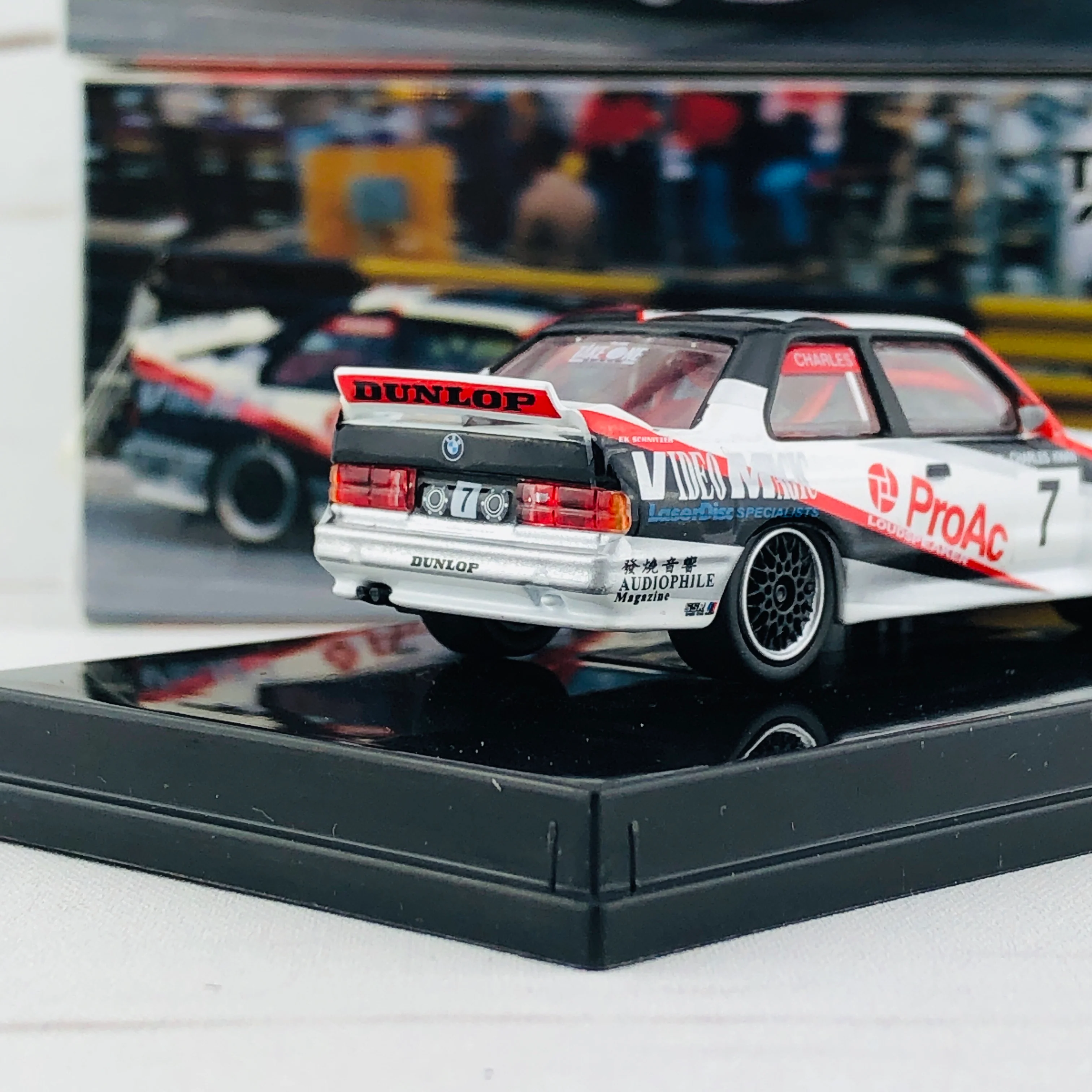 Tarmac Works 1/64 BMW M3 E30 Macau Cup Race 1992 Winner Charles Kwan - Image 5