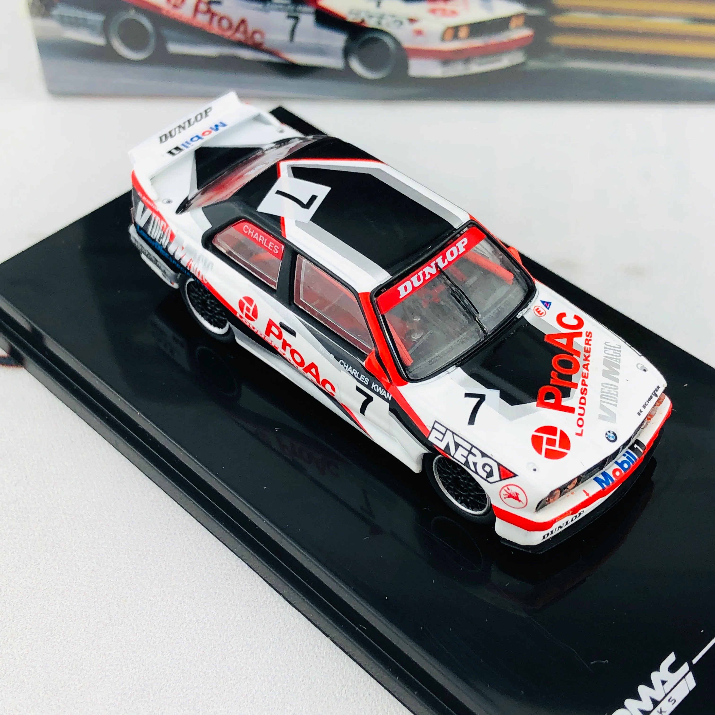 Tarmac Works 1/64 BMW M3 E30 Macau Cup Race 1992 Winner Charles Kwan - Image 6