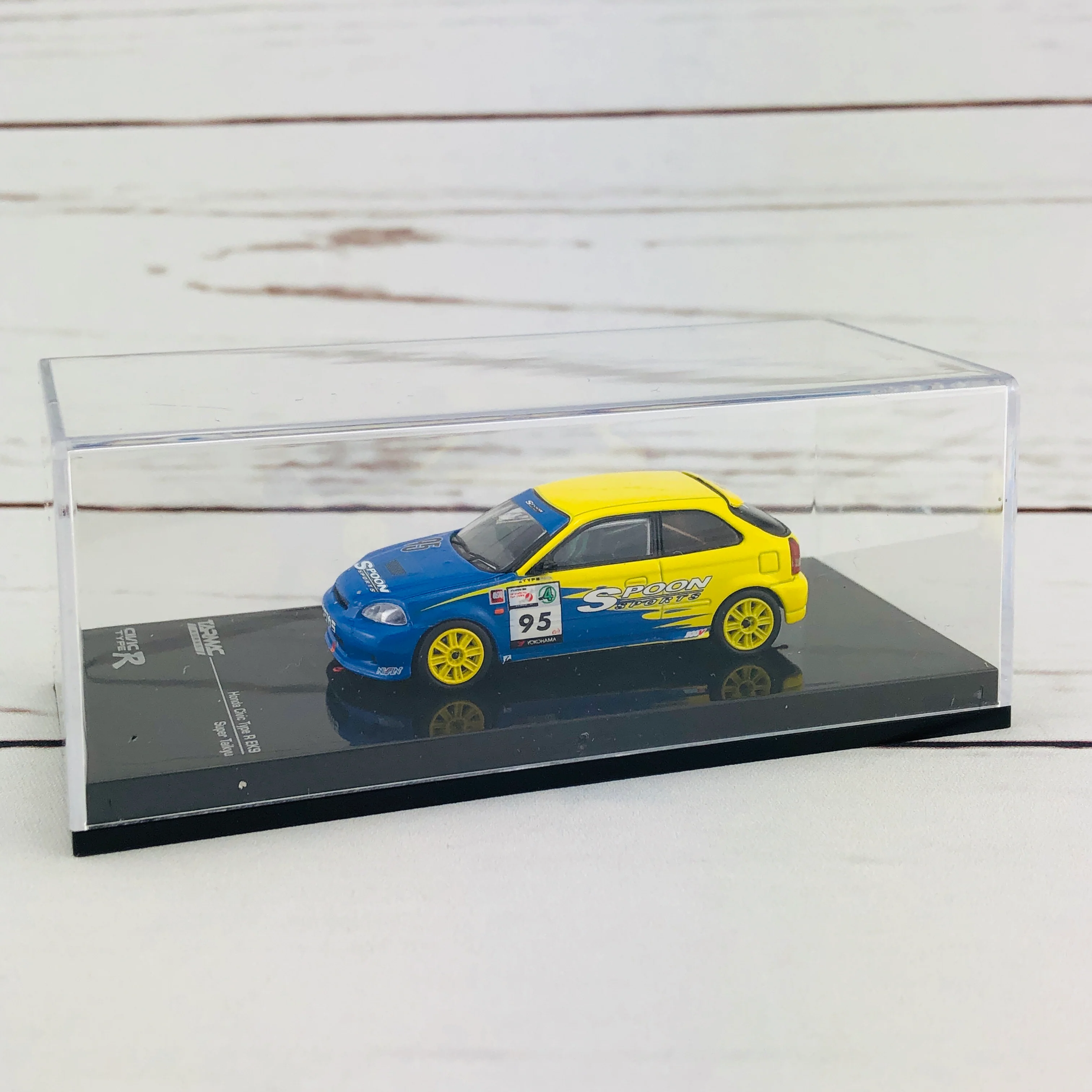 Tarmac Works 1/64 Honda Civic Type R EK9 Super Taikyu #95 - Image 3