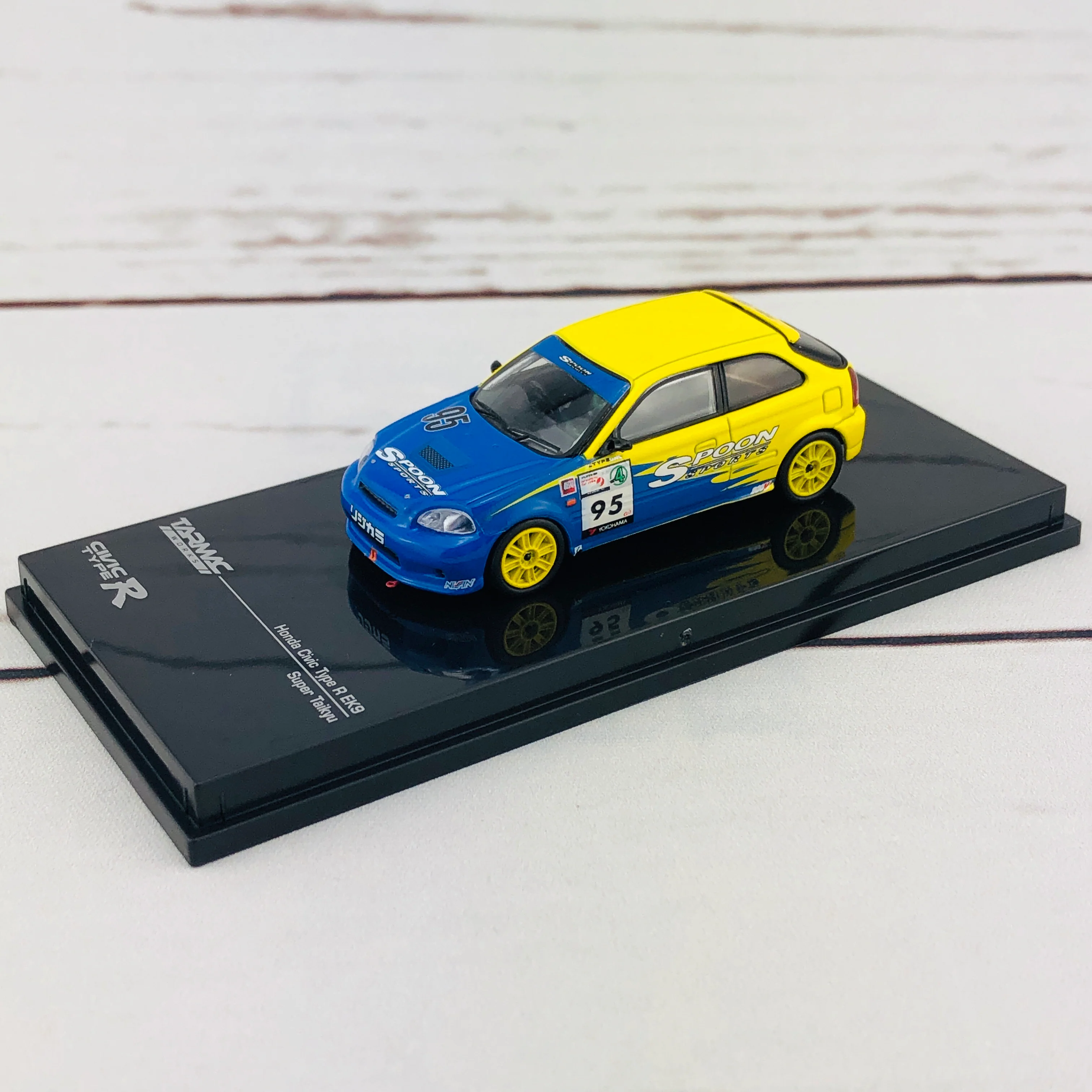 Tarmac Works 1/64 Honda Civic Type R EK9 Super Taikyu #95 - Image 4
