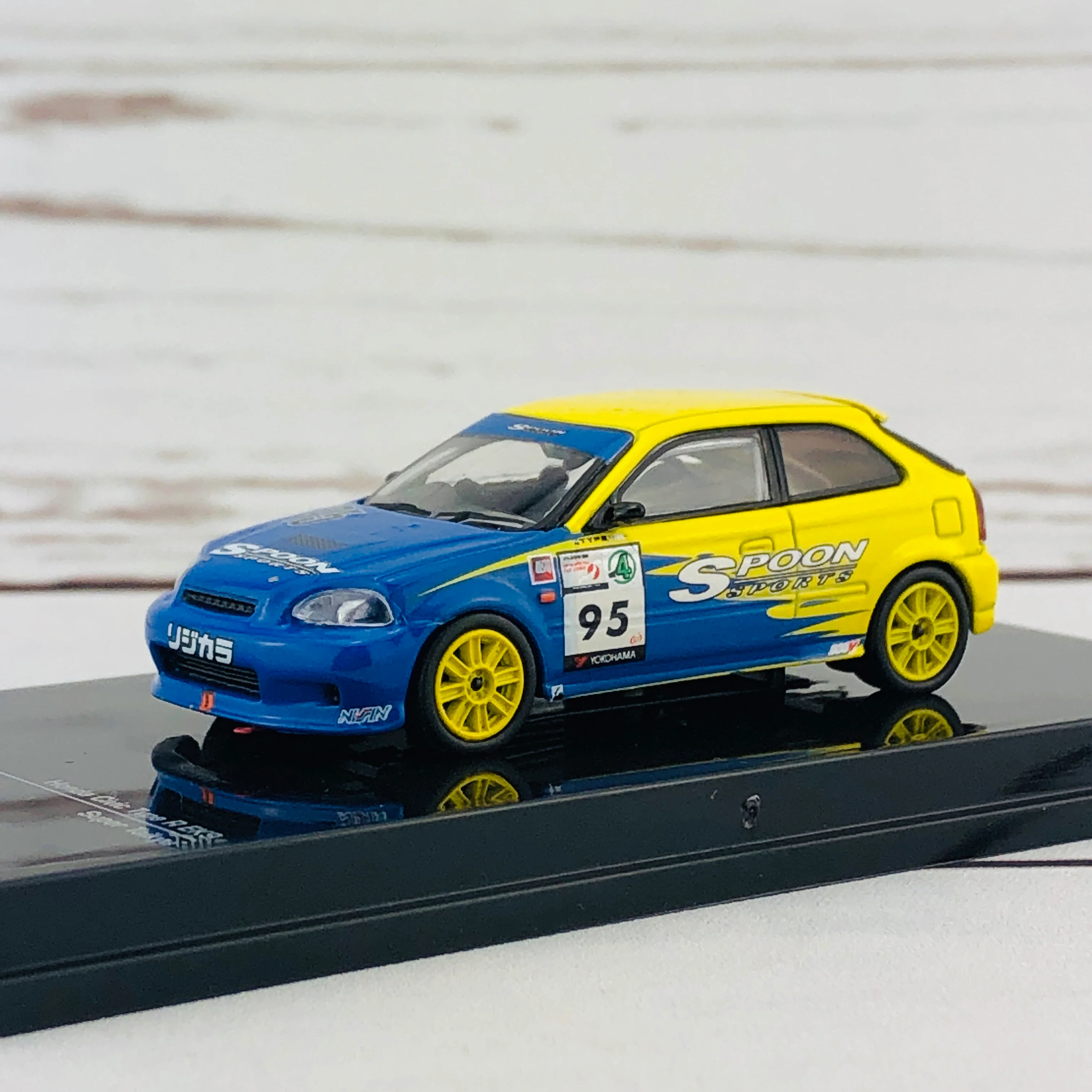 Tarmac Works 1/64 Honda Civic Type R EK9 Super Taikyu #95 - Image 5