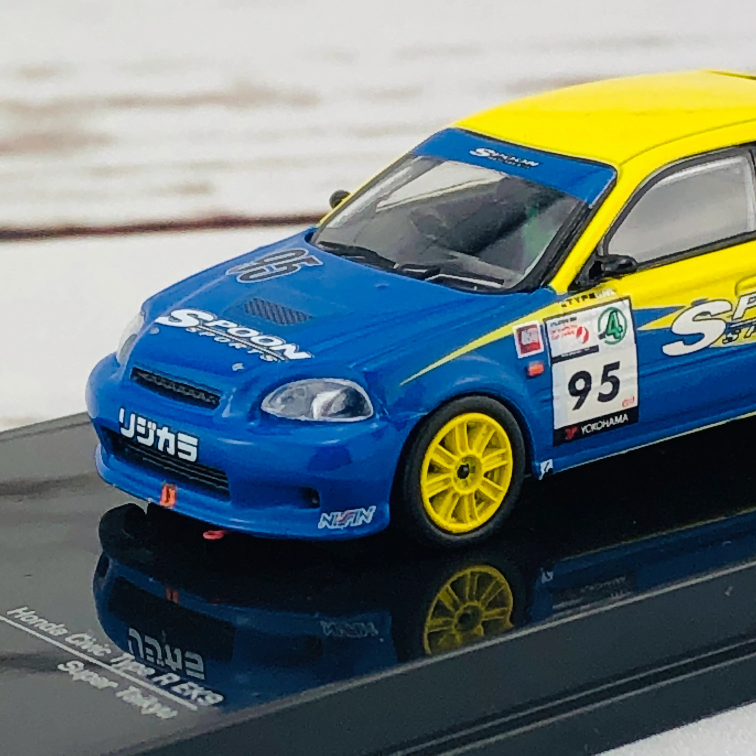 Tarmac Works 1/64 Honda Civic Type R EK9 Super Taikyu #95 - Image 6