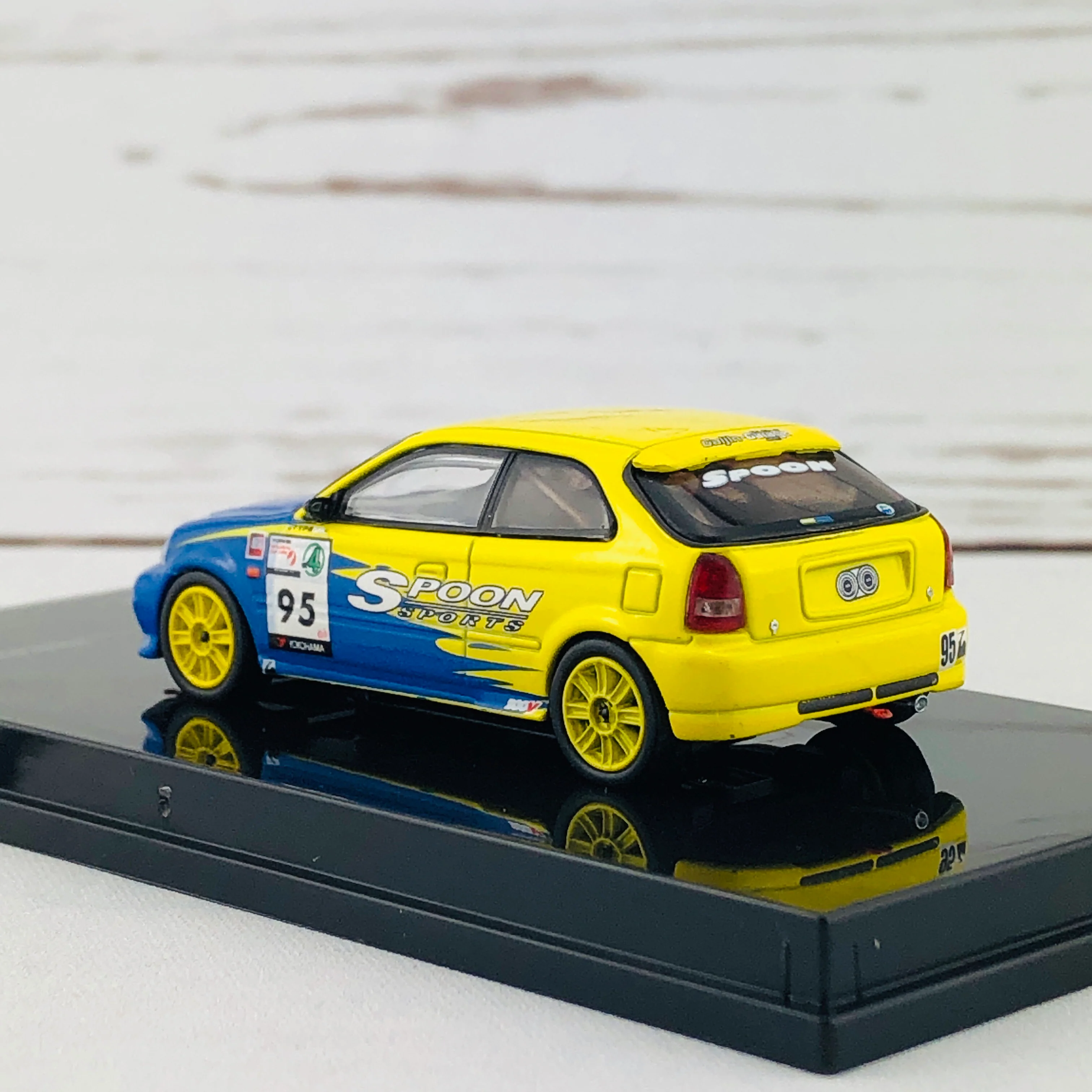 Tarmac Works 1/64 Honda Civic Type R EK9 Super Taikyu #95 - Image 7
