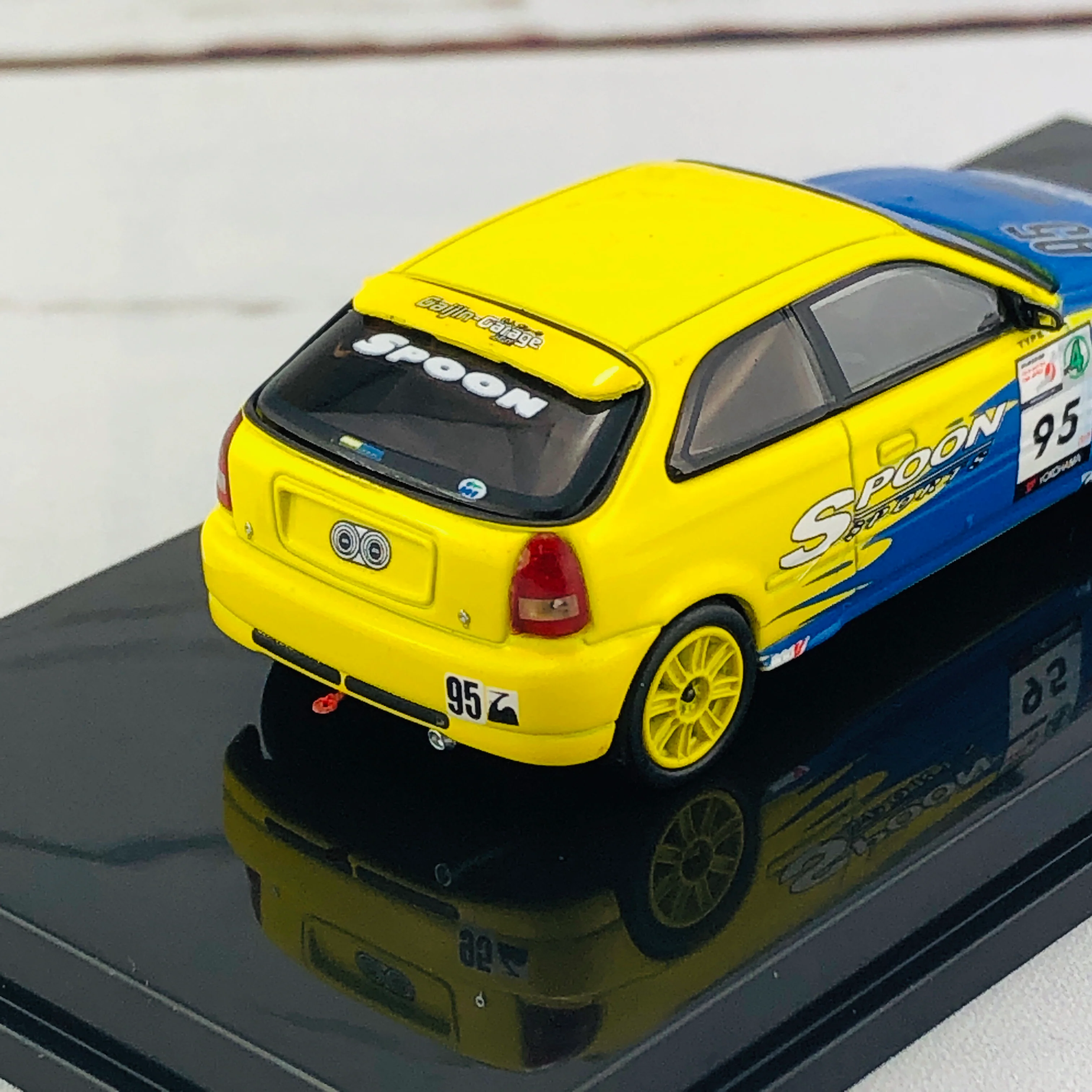 Tarmac Works 1/64 Honda Civic Type R EK9 Super Taikyu #95 - Image 8