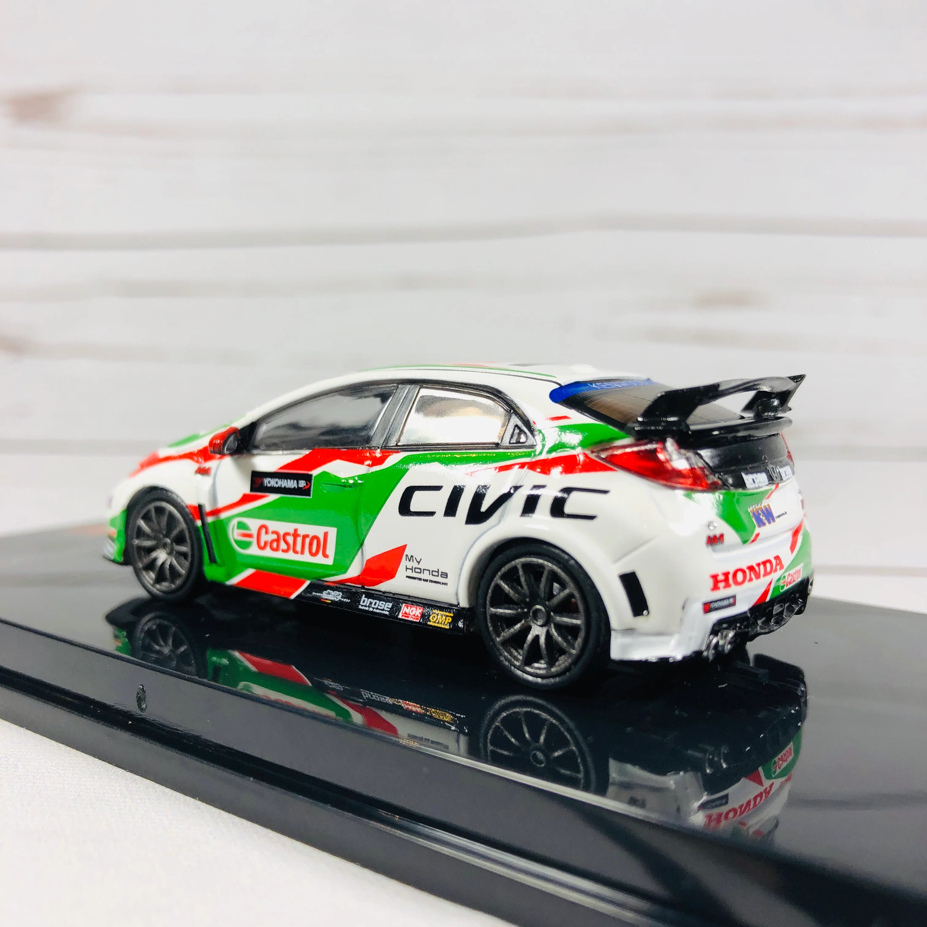 Tarmac Works 1/64 Honda Civic Type R FK2 Touring Car Livery - Image 5