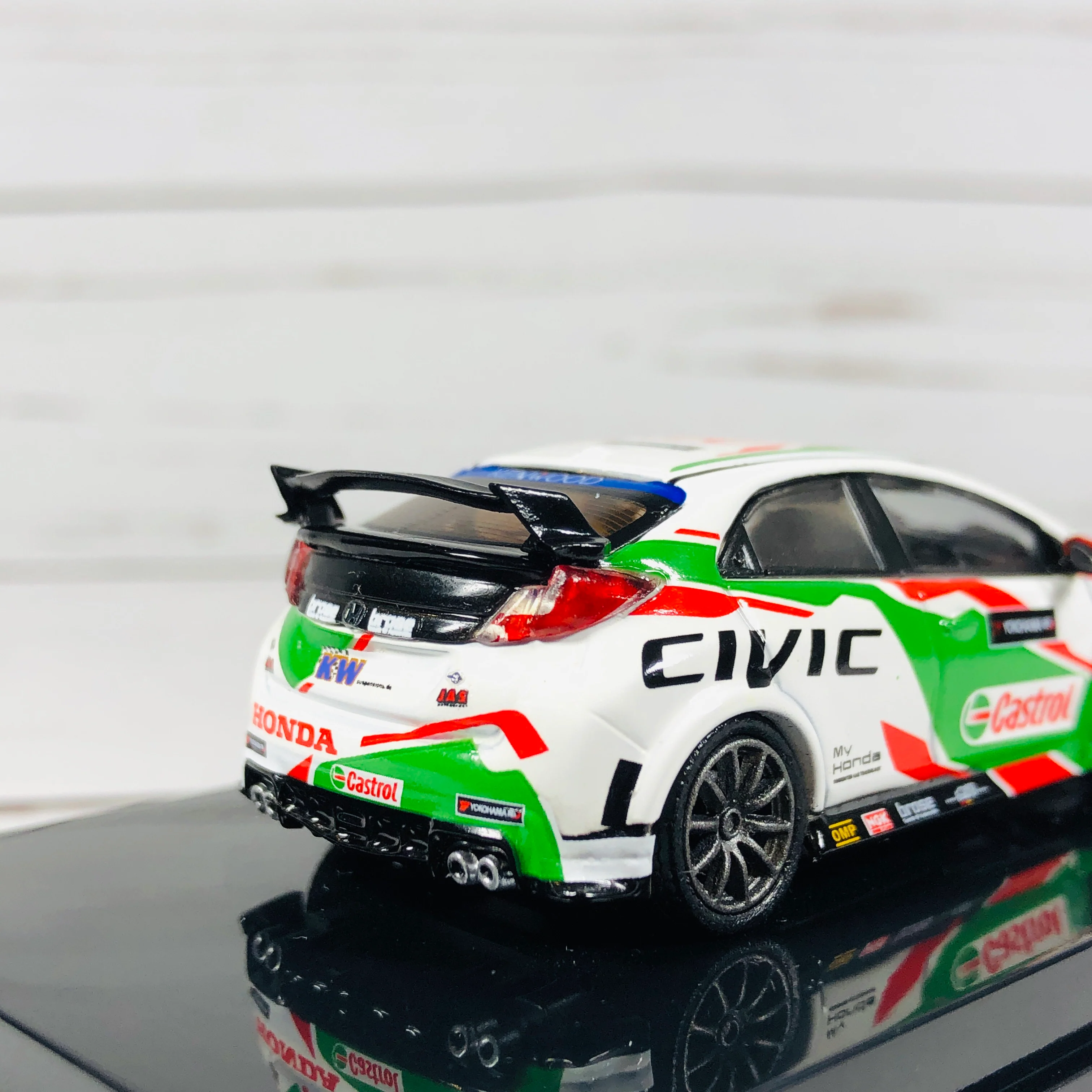 Tarmac Works 1/64 Honda Civic Type R FK2 Touring Car Livery - Image 6