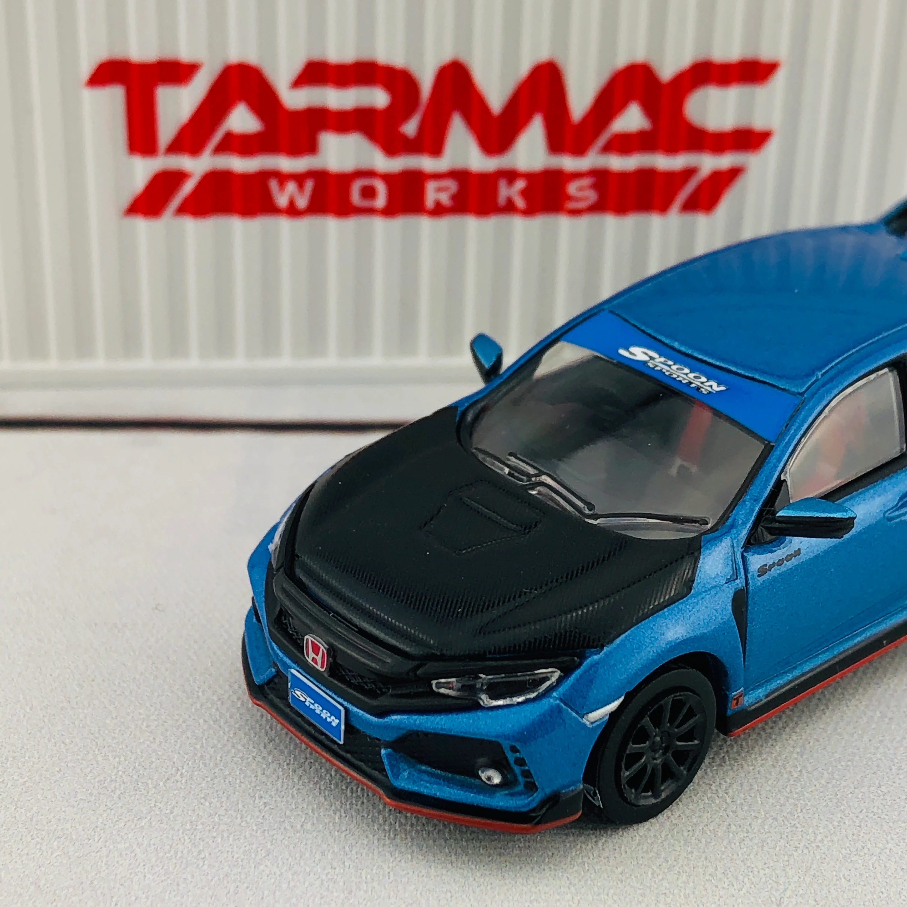 Tarmac Works 1/64 Honda Civic Type R FK8 Brilliant Blue with Black Bonnet and Container T64-014-BLE - Image 3