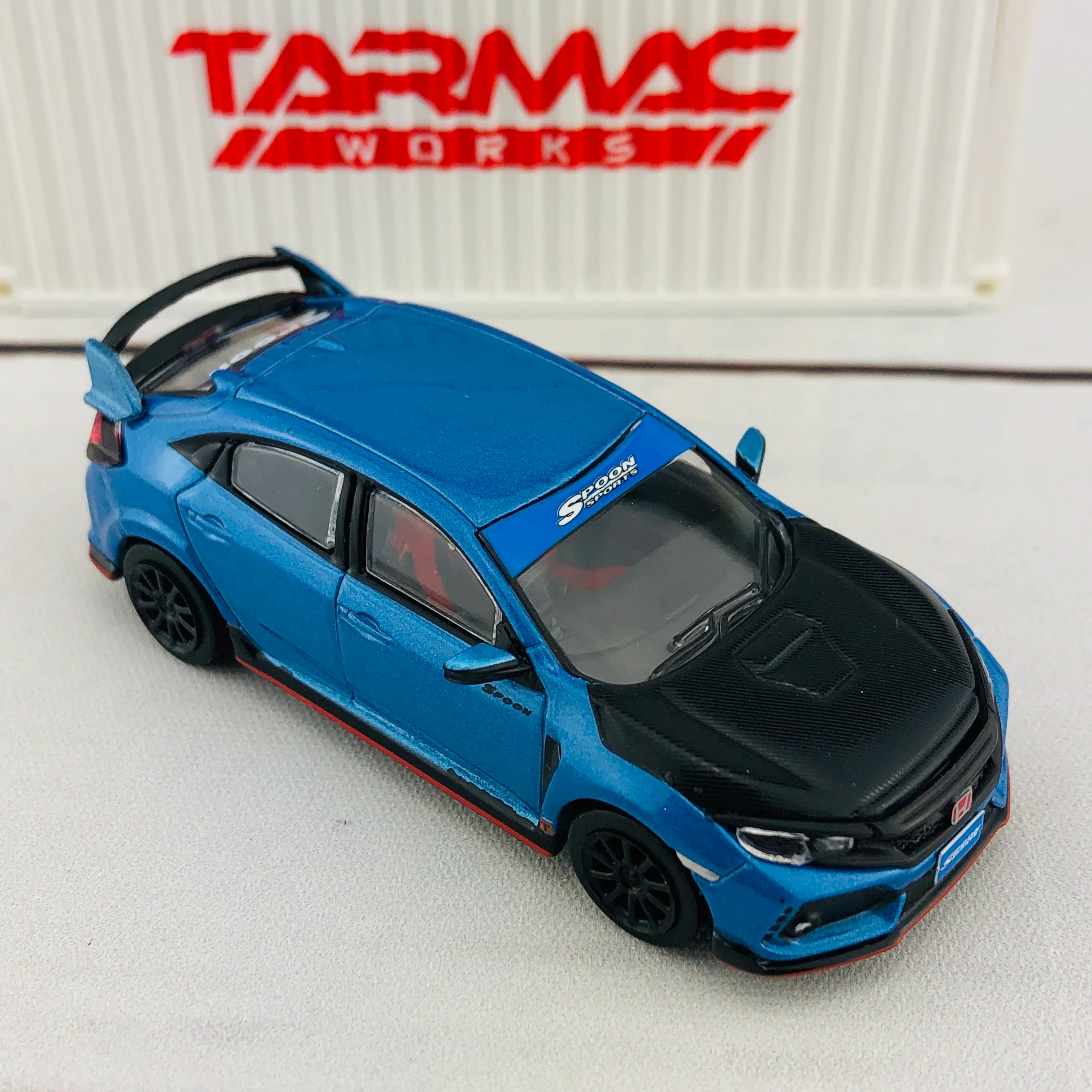 Tarmac Works 1/64 Honda Civic Type R FK8 Brilliant Blue with Black Bonnet and Container T64-014-BLE - Image 6