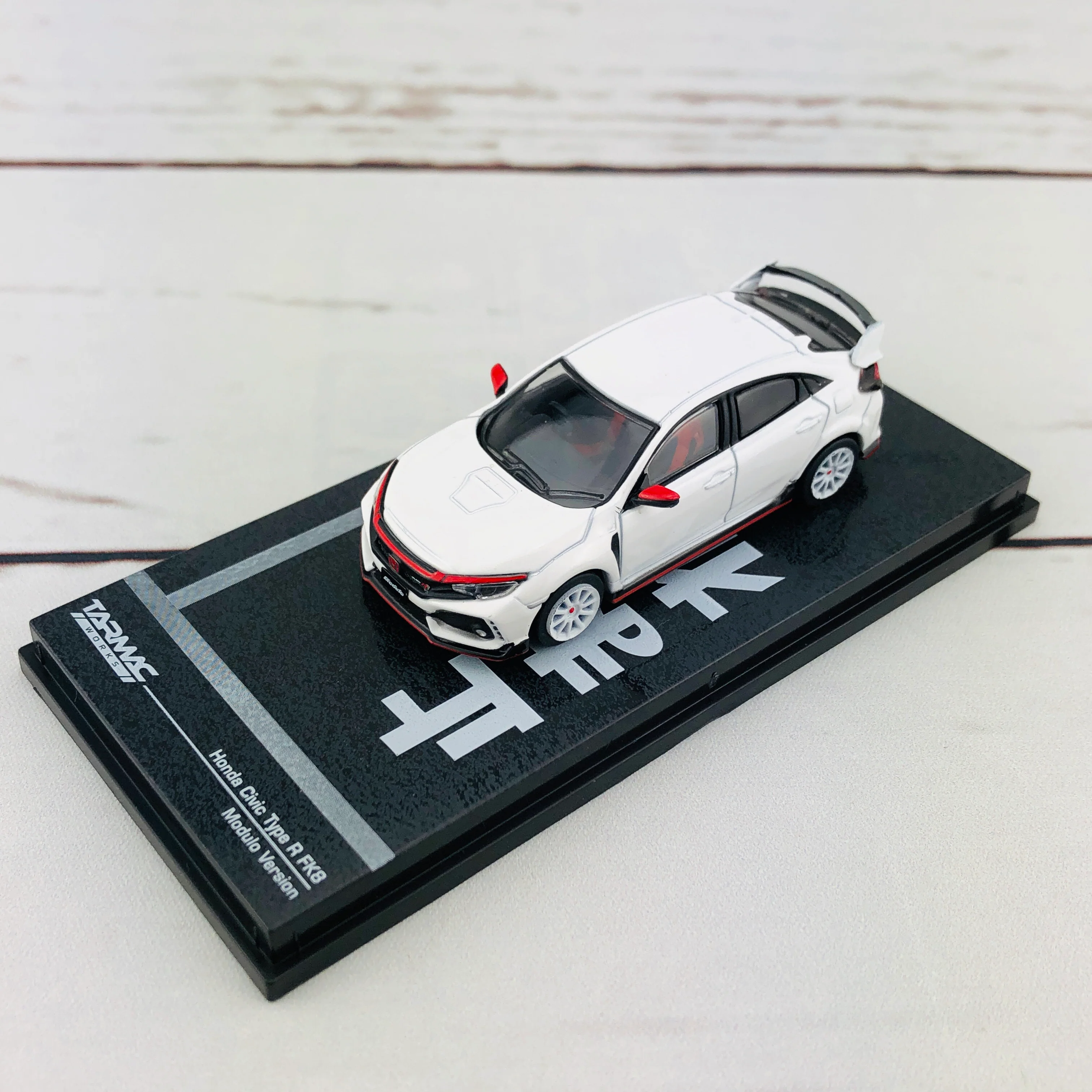 Tarmac Works 1/64 Honda Civic Type R FK8 Modulo Version - Image 3
