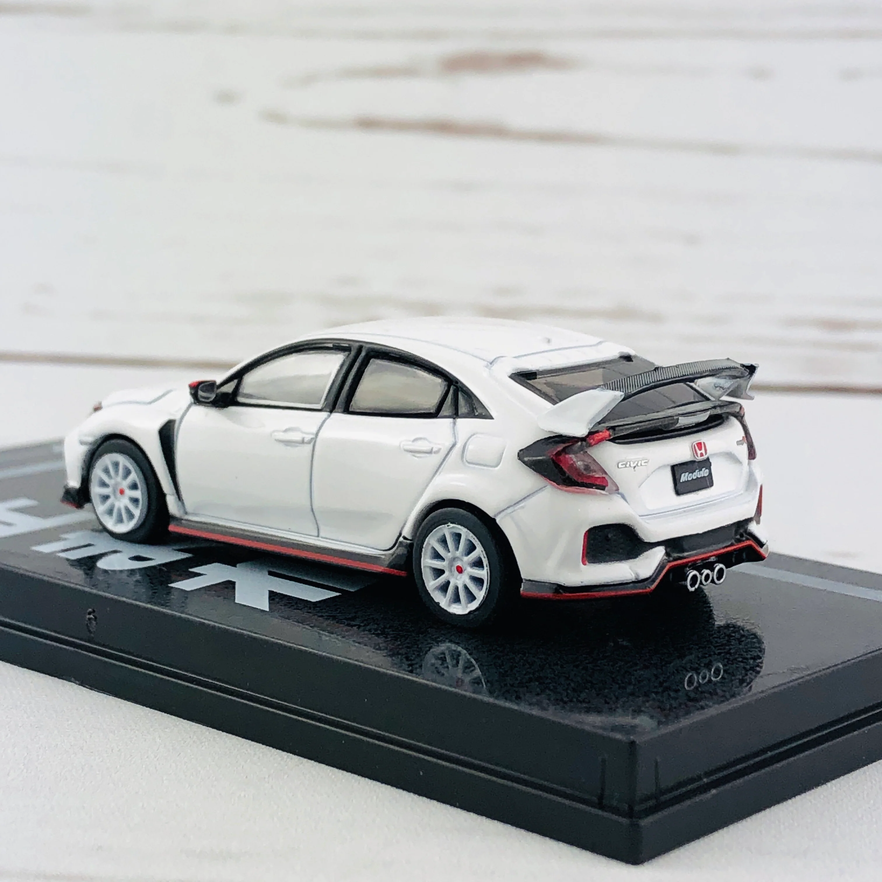 Tarmac Works 1/64 Honda Civic Type R FK8 Modulo Version - Image 4