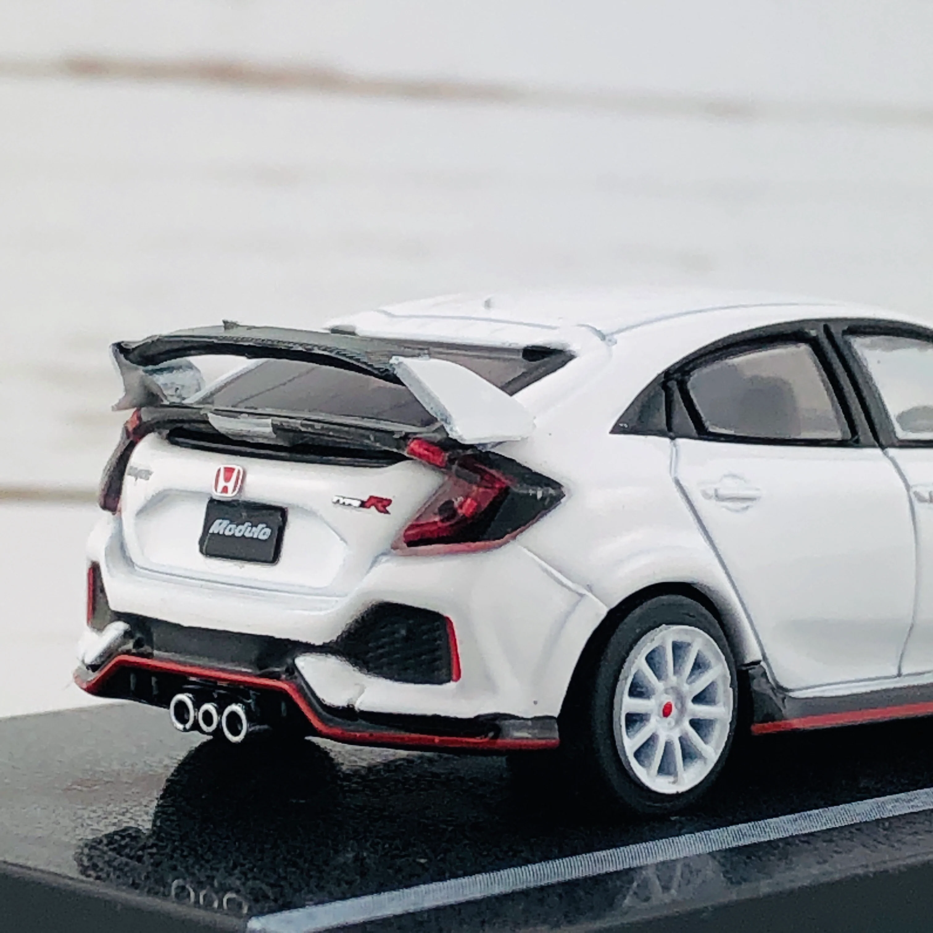 Tarmac Works 1/64 Honda Civic Type R FK8 Modulo Version - Image 5