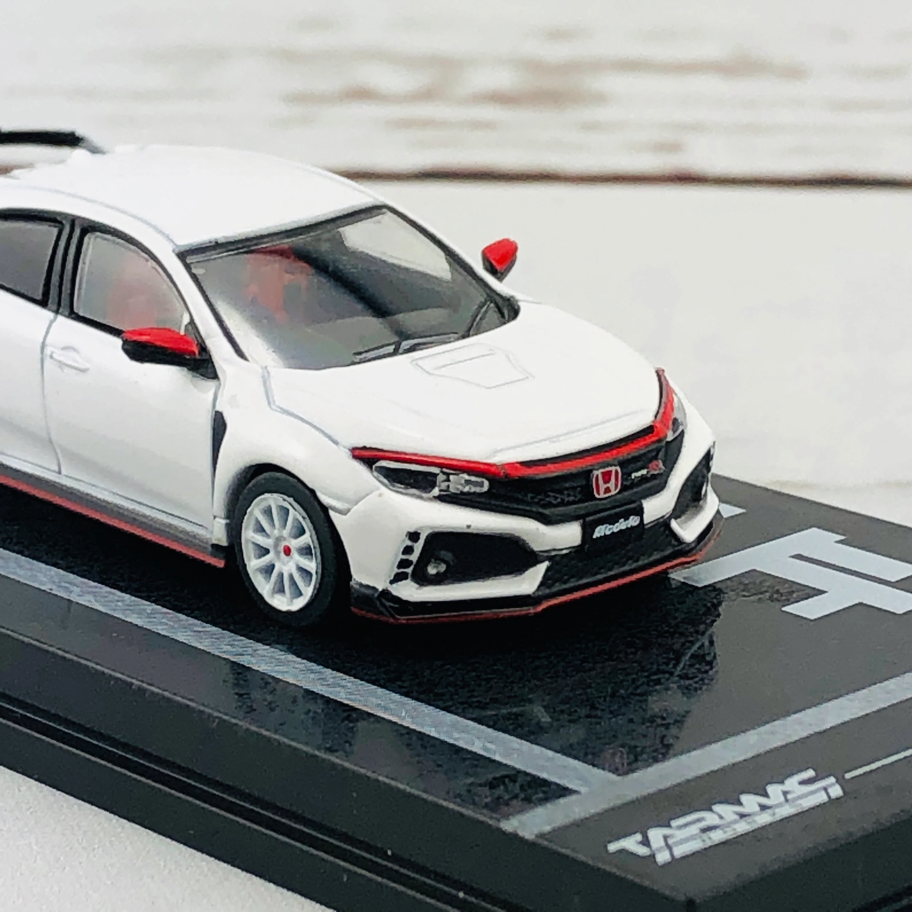 Tarmac Works 1/64 Honda Civic Type R FK8 Modulo Version - Image 6