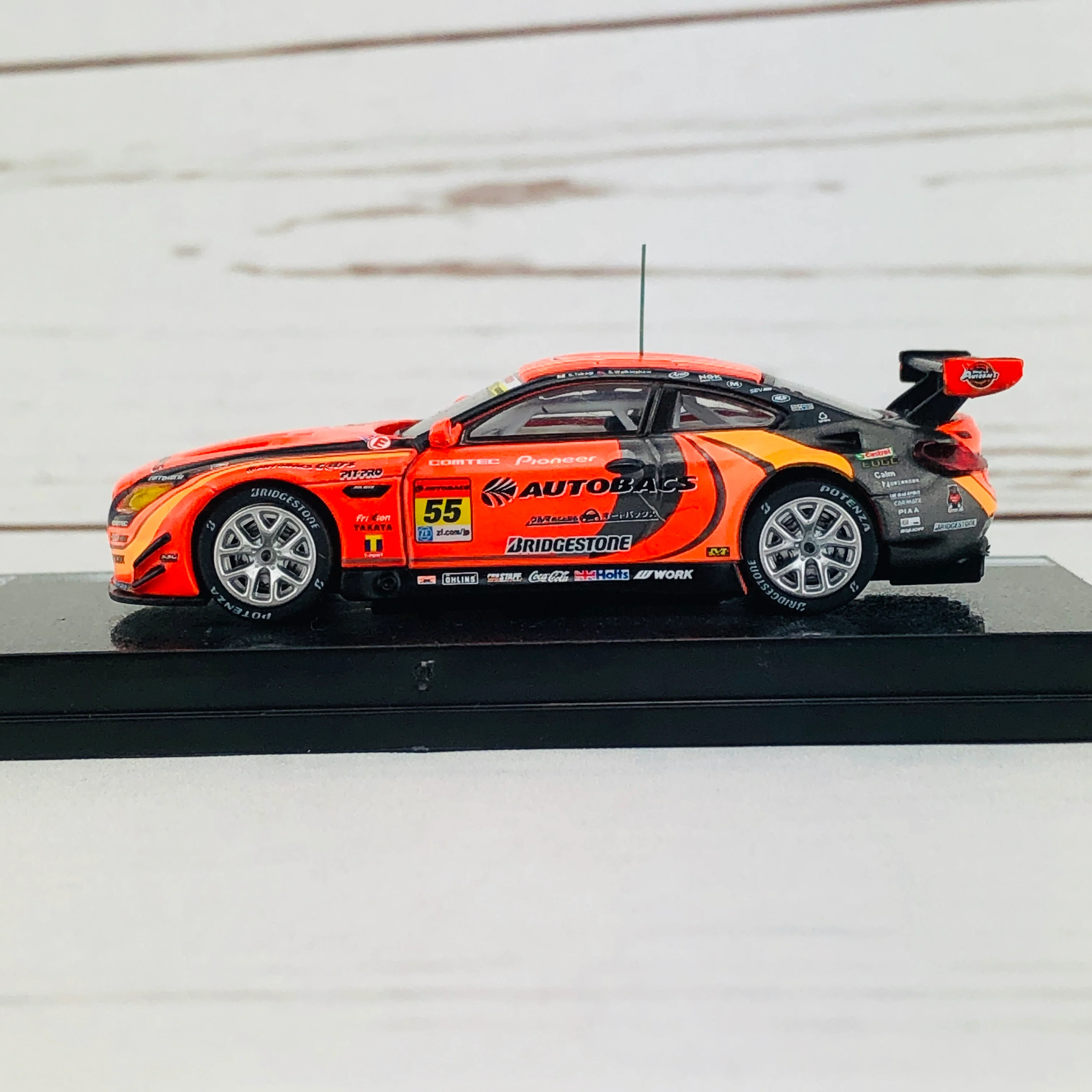 Tarmac Works 1/64 BMW M6 GTS Super GT Series GT300 2017 Takagi / Walkinshaw Taiwan Exclusive Model - Image 2