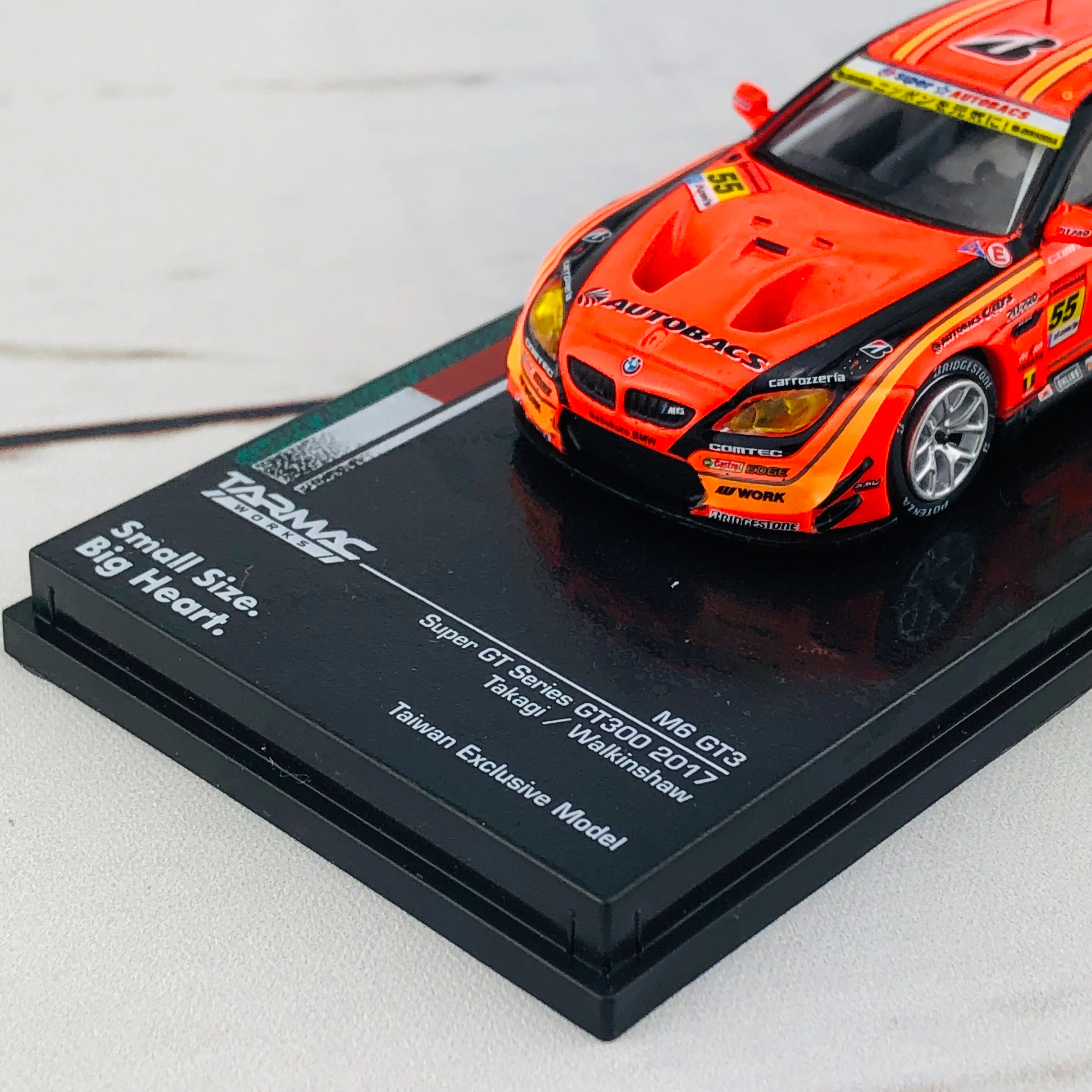 Tarmac Works 1/64 BMW M6 GTS Super GT Series GT300 2017 Takagi / Walkinshaw Taiwan Exclusive Model - Image 4