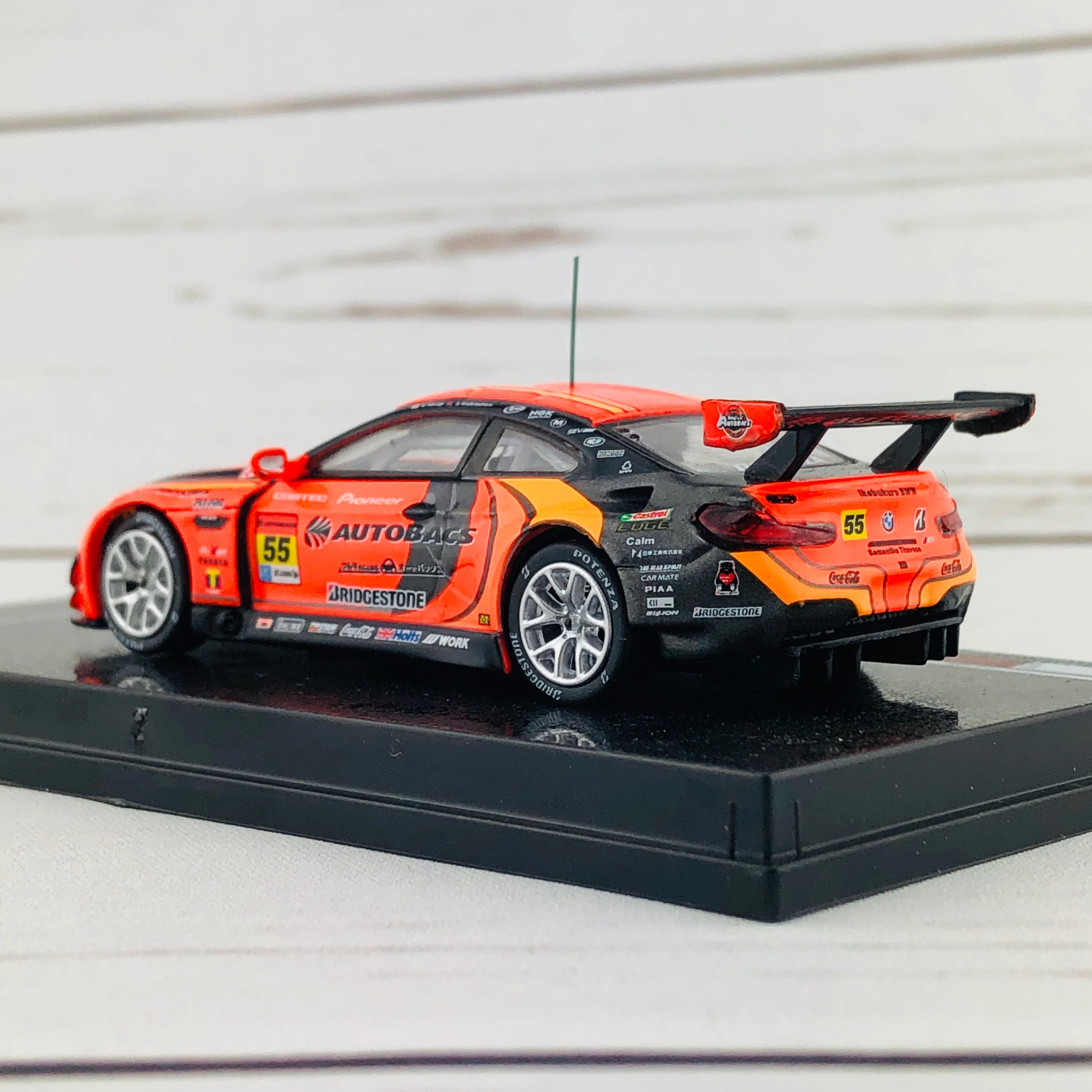 Tarmac Works 1/64 BMW M6 GTS Super GT Series GT300 2017 Takagi / Walkinshaw Taiwan Exclusive Model - Image 5