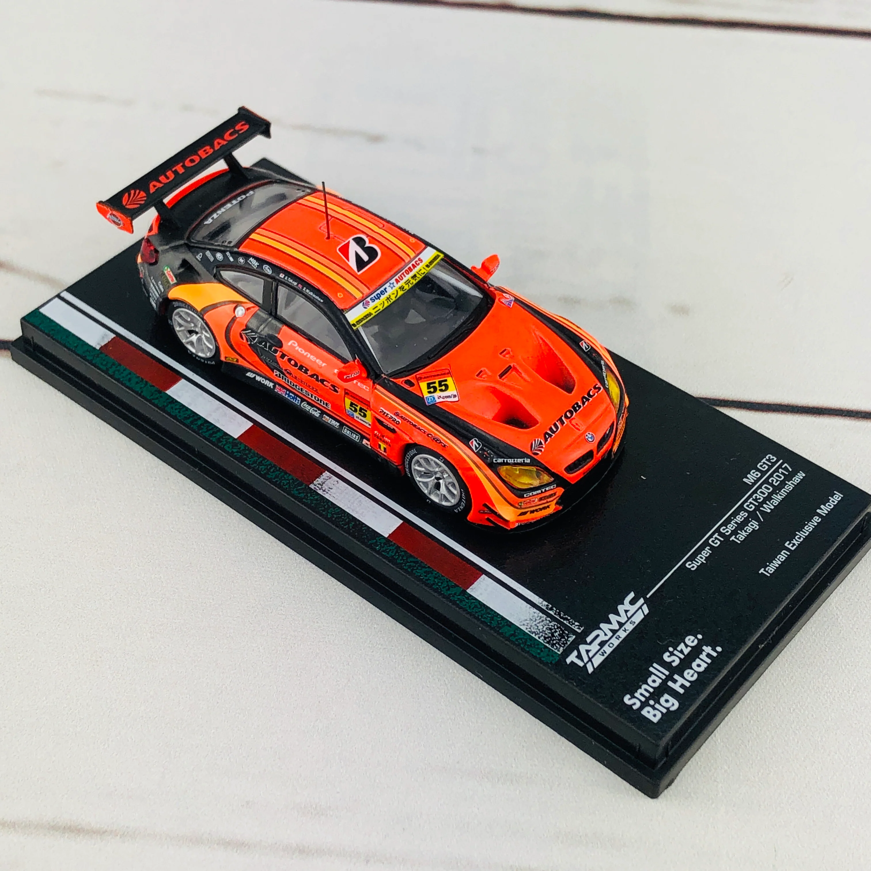 Tarmac Works 1/64 BMW M6 GTS Super GT Series GT300 2017 Takagi / Walkinshaw Taiwan Exclusive Model - Image 7