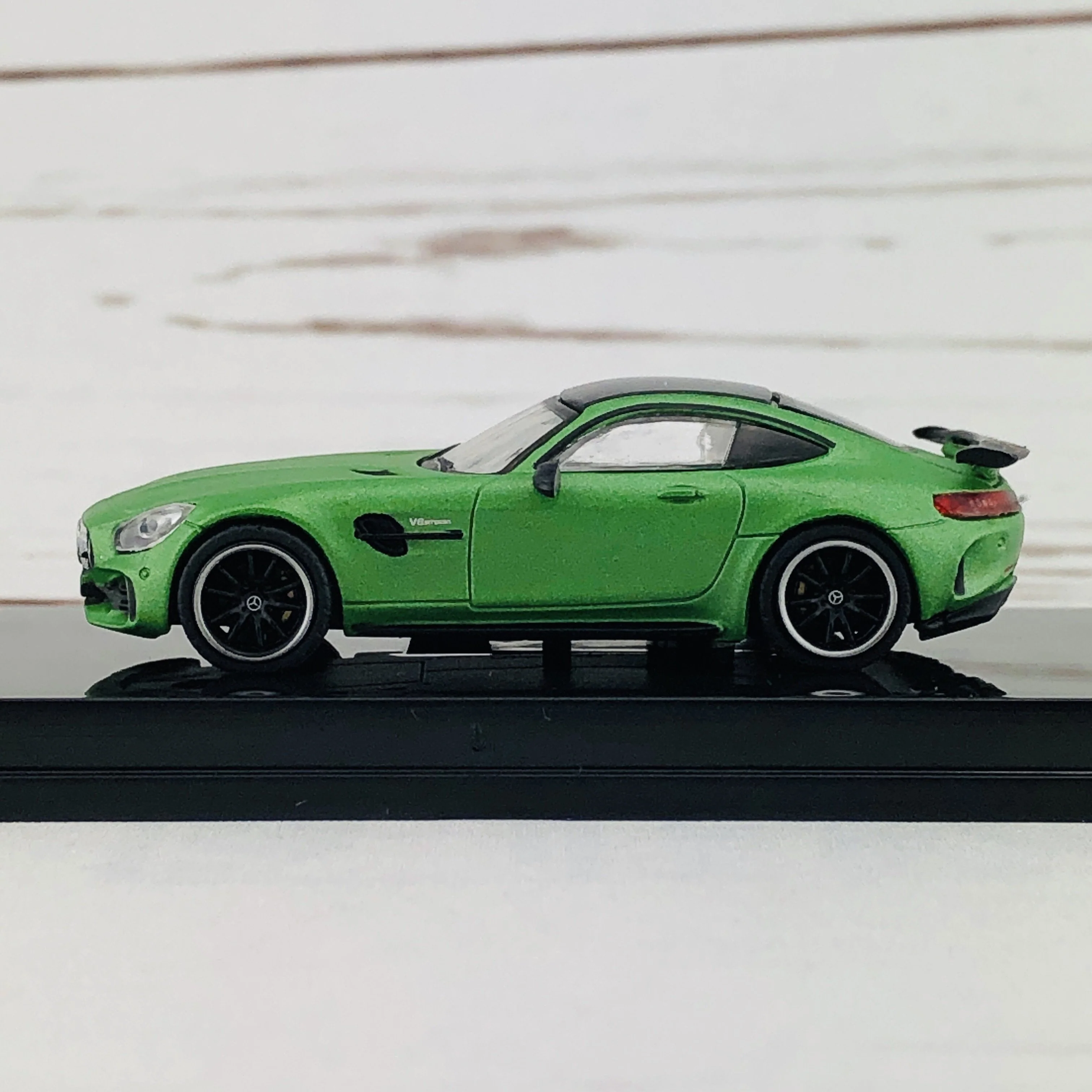Tarmac Works 1/64 Mercedes-AMG GT R 2017 T64-006-GHM - Image 2