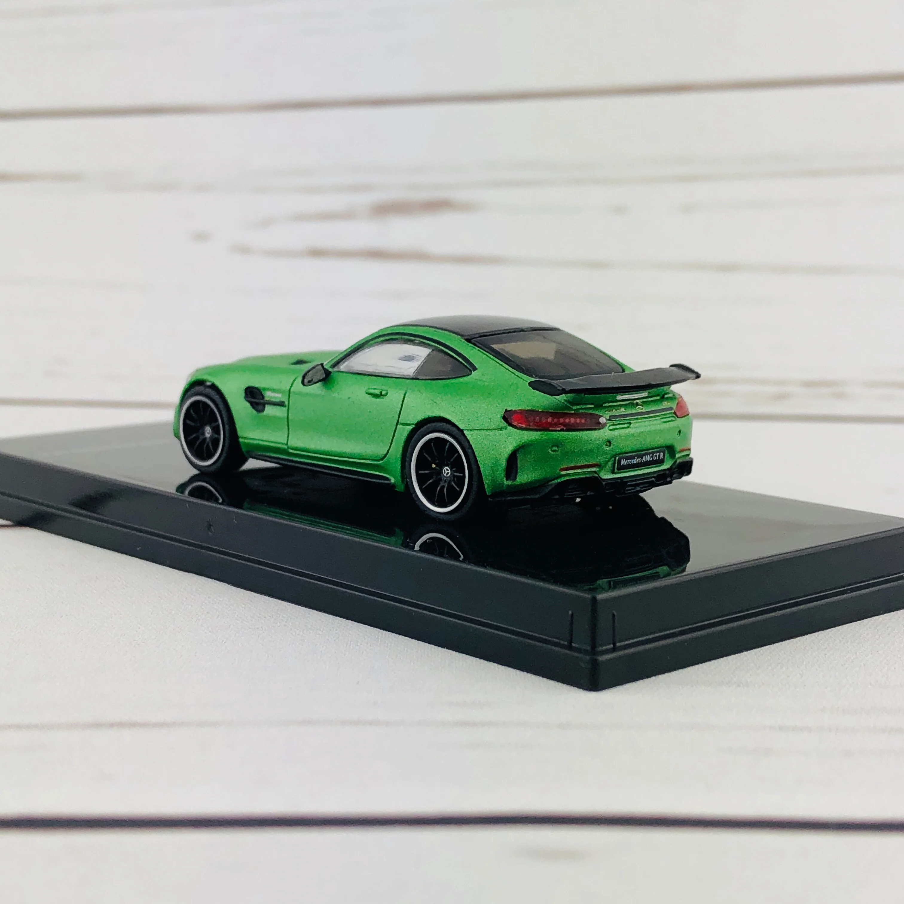 Tarmac Works 1/64 Mercedes-AMG GT R 2017 T64-006-GHM - Image 4