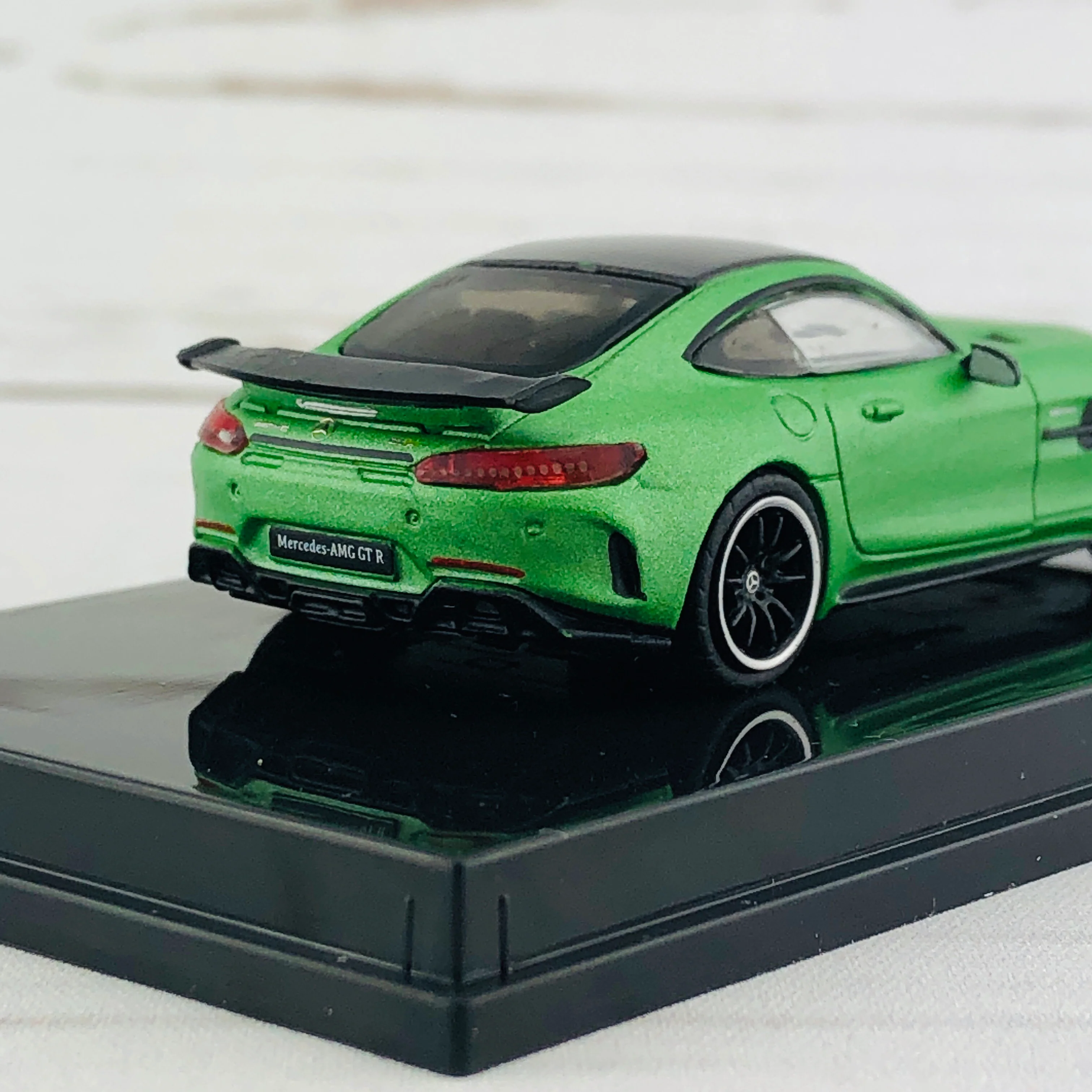 Tarmac Works 1/64 Mercedes-AMG GT R 2017 T64-006-GHM - Image 5