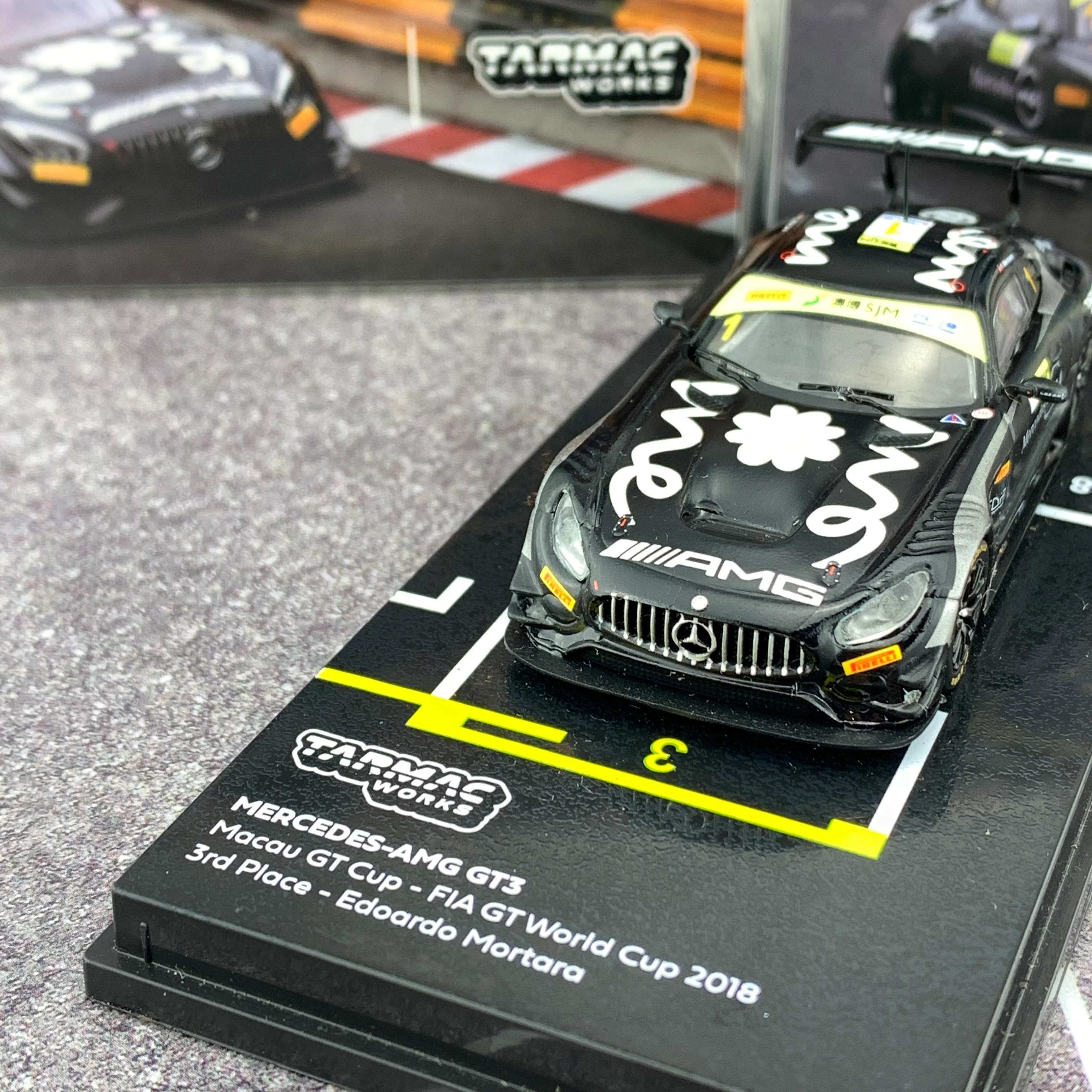 Tarmac Works 1/64 Mercedes-AMG GT3 Macau GT Cup - FIA GT World Cup 2018 3rd Place - Edoardo Mortara T64-008-18MGP01 - Image 5