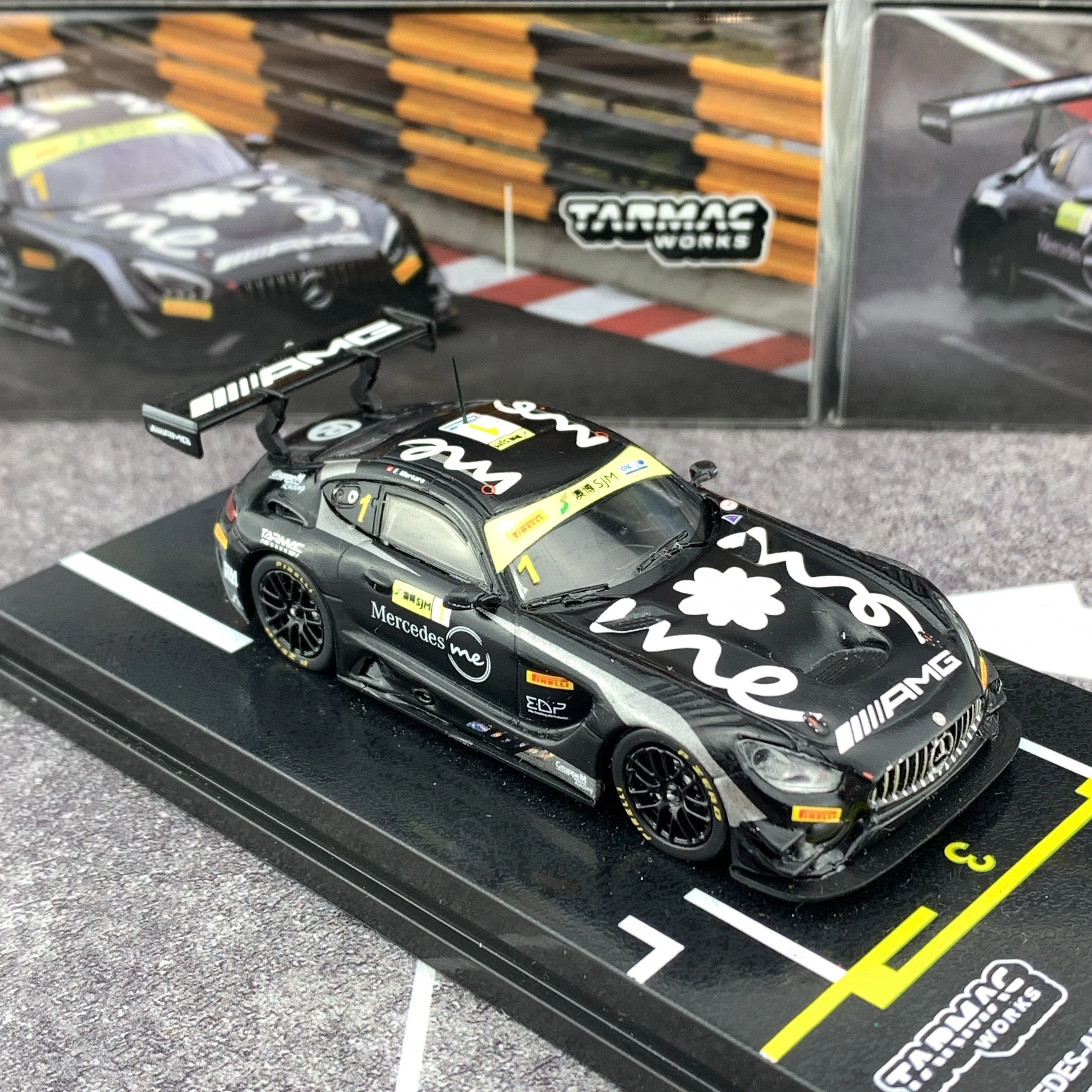 Tarmac Works 1/64 Mercedes-AMG GT3 Macau GT Cup - FIA GT World Cup 2018 3rd Place - Edoardo Mortara T64-008-18MGP01 - Image 6