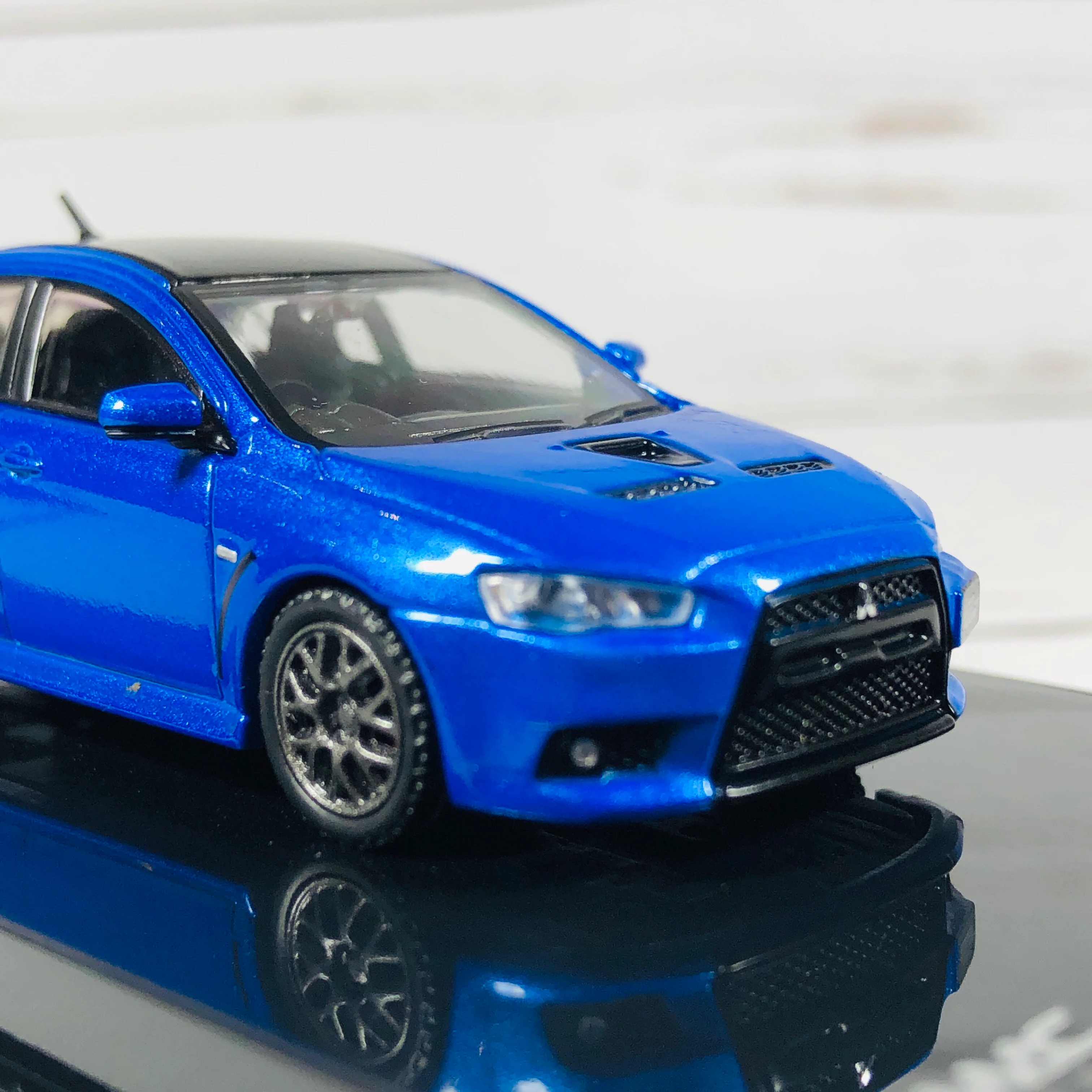 Tarmac Works 1/64 Mitsubishi Evo X Final Edition - Octane Blue - Image 4