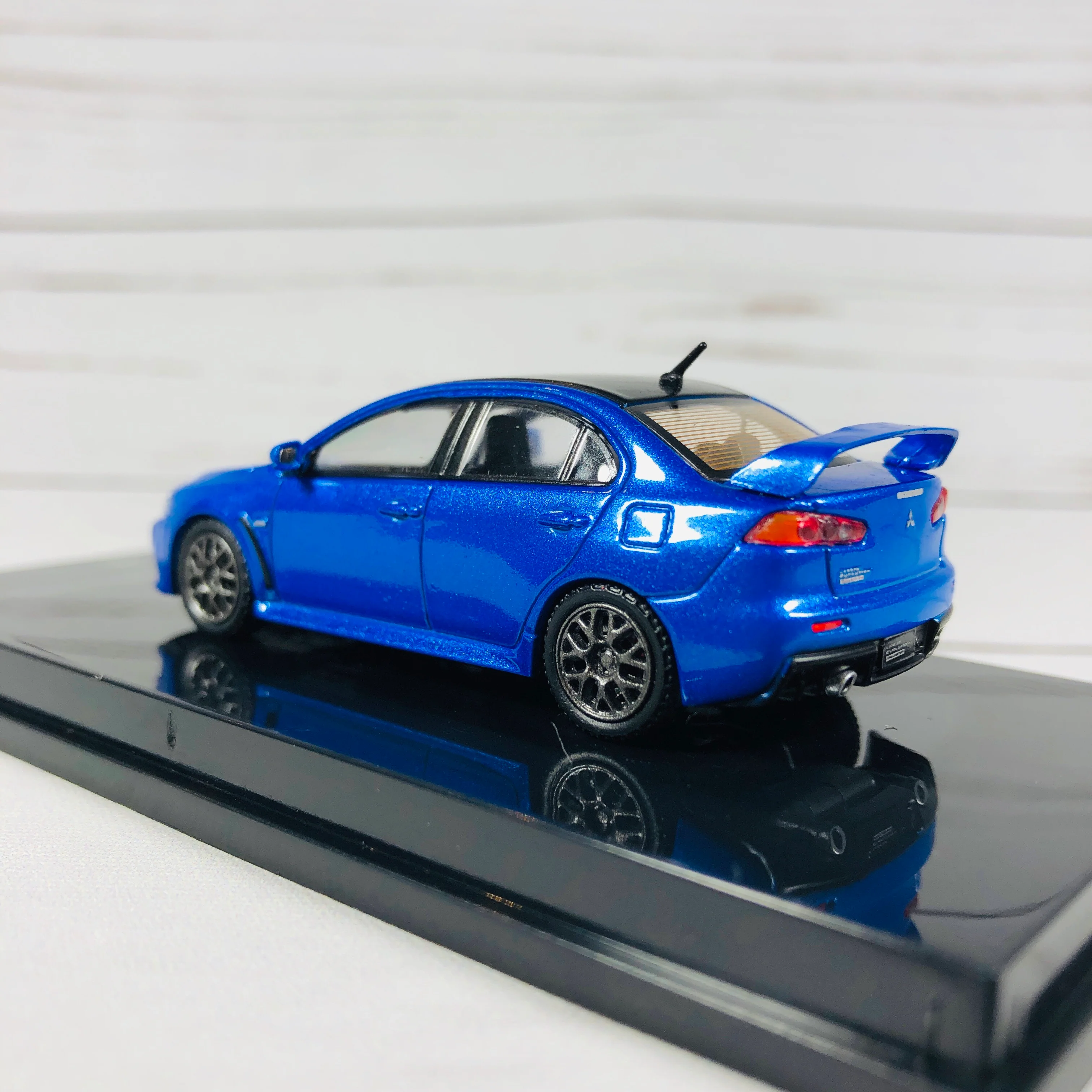 Tarmac Works 1/64 Mitsubishi Evo X Final Edition - Octane Blue - Image 5