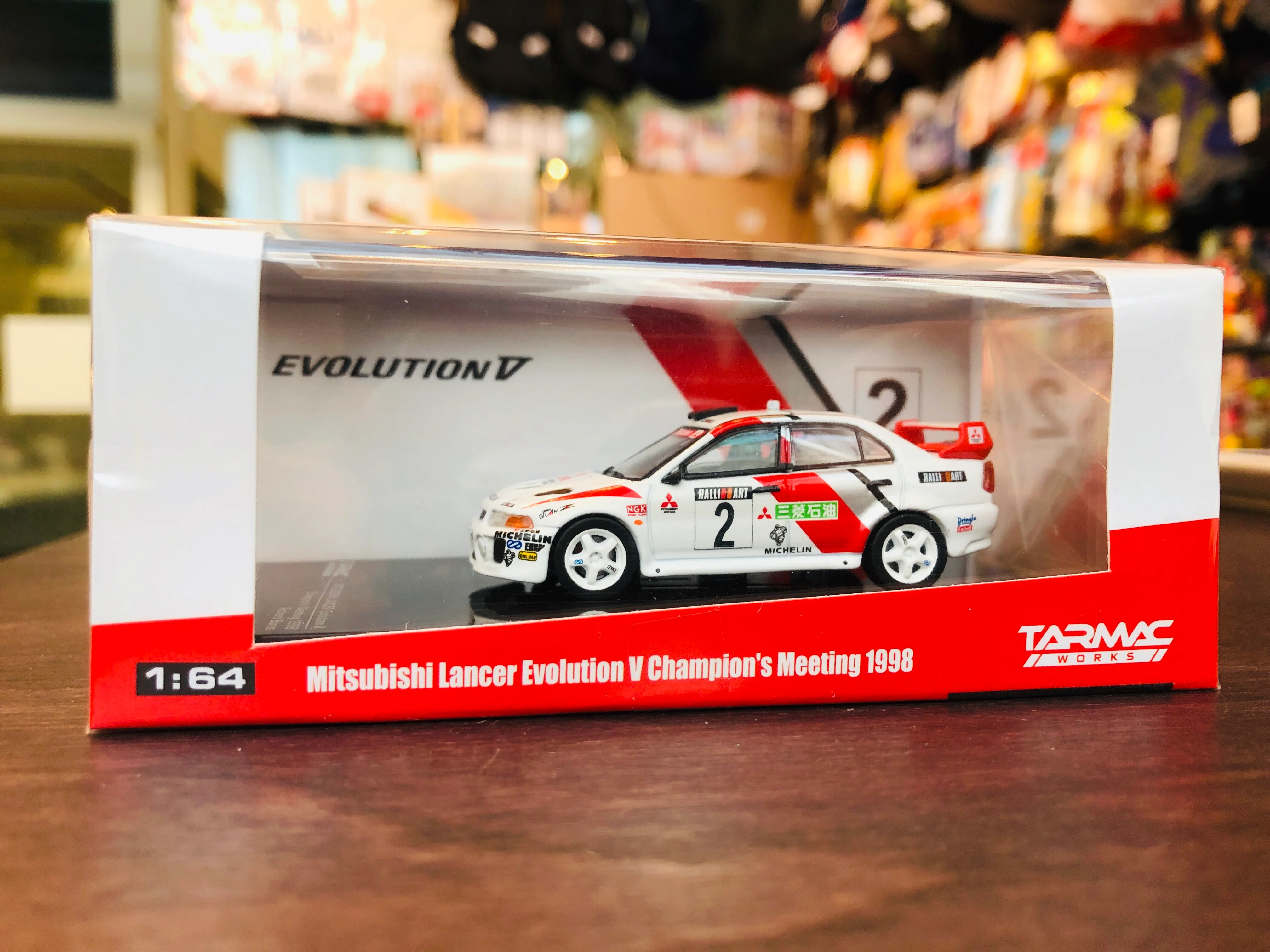 Tarmac Works 1/64 Mitsubishi Lancer Evolution V Champion's Meeting 1998 Richard Burns T64-012-RAL - Image 5