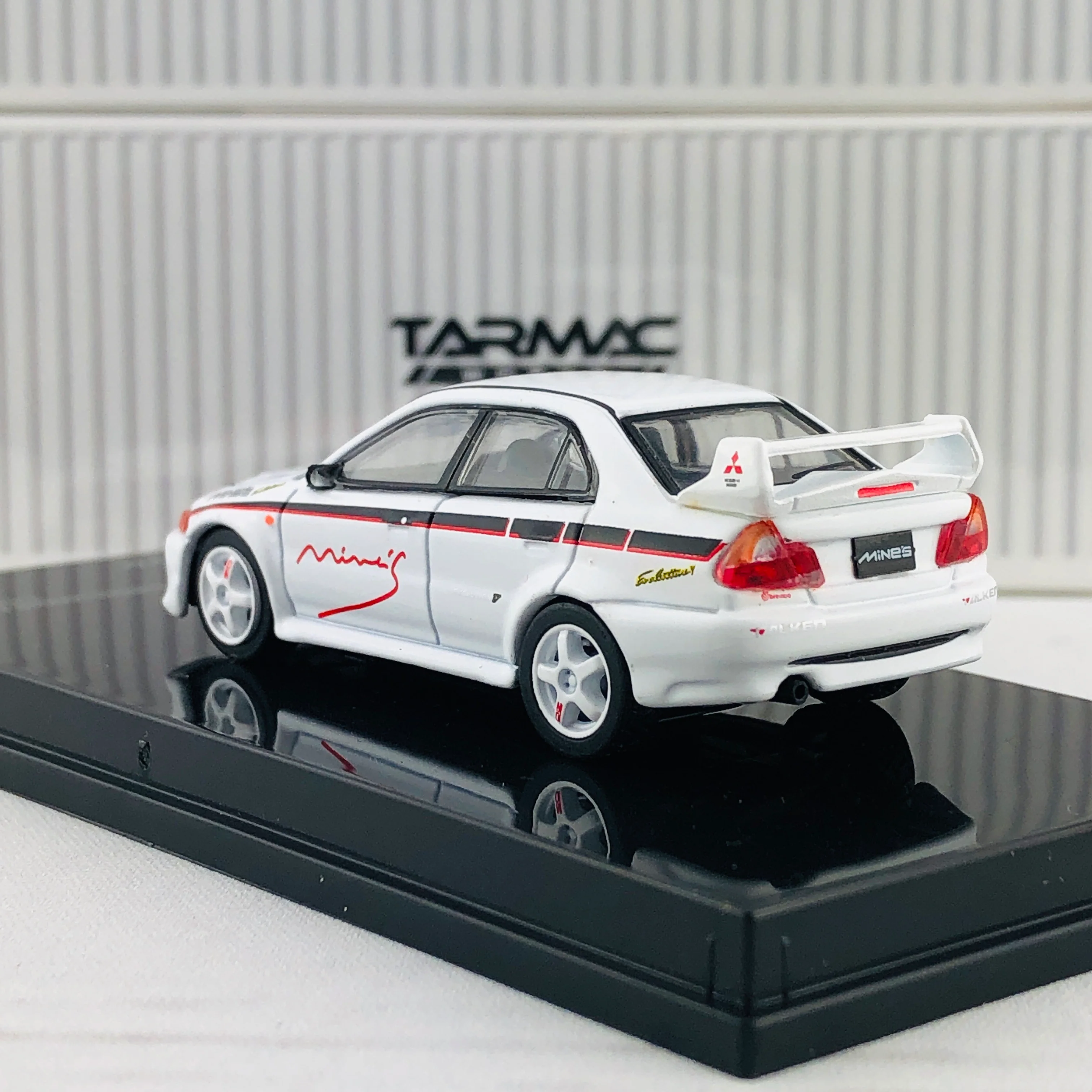 Tarmac Works 1/64 Mitsubishi Lancer Evolution V Tuned by Mine's T64-012-MNE - Image 4