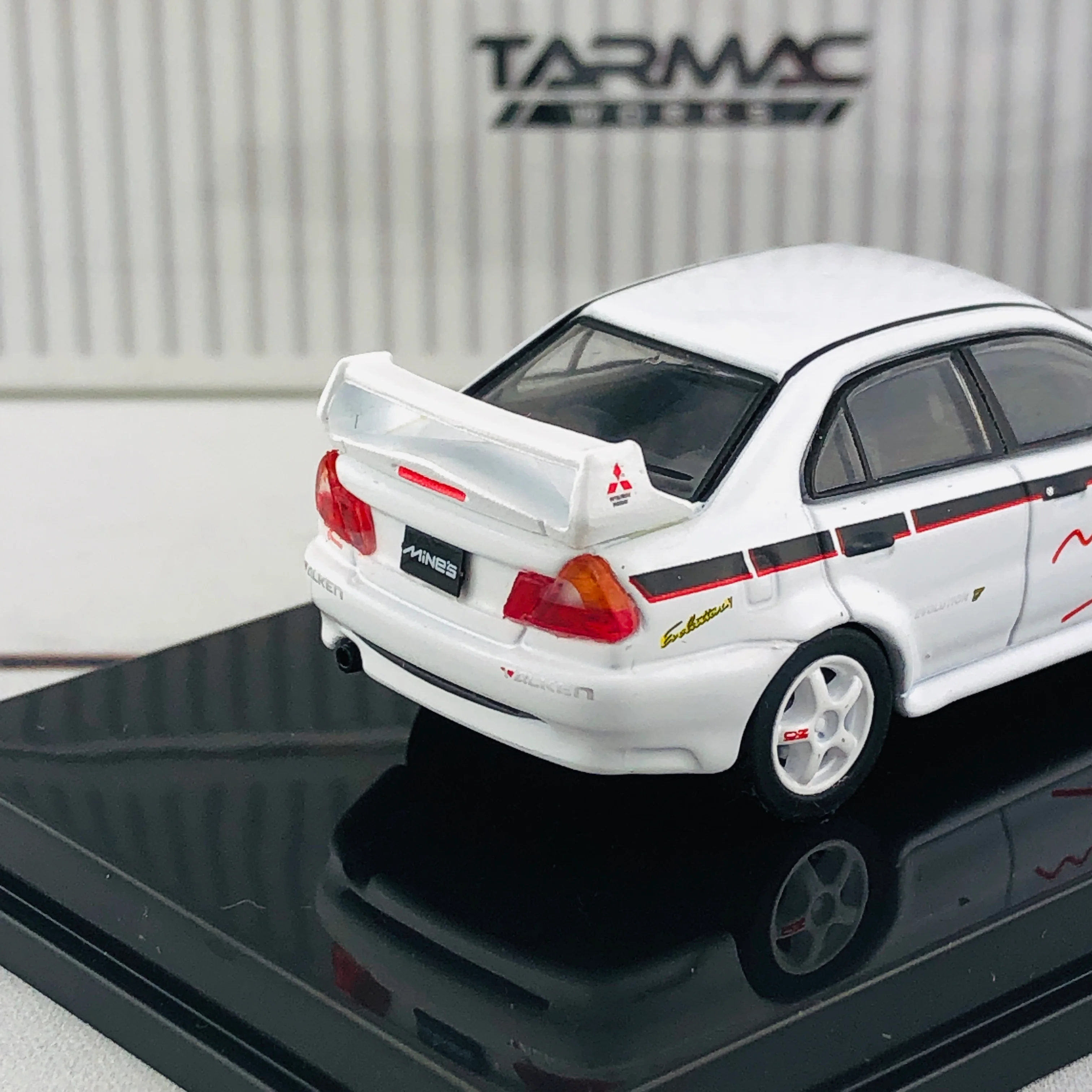 Tarmac Works 1/64 Mitsubishi Lancer Evolution V Tuned by Mine's T64-012-MNE - Image 5