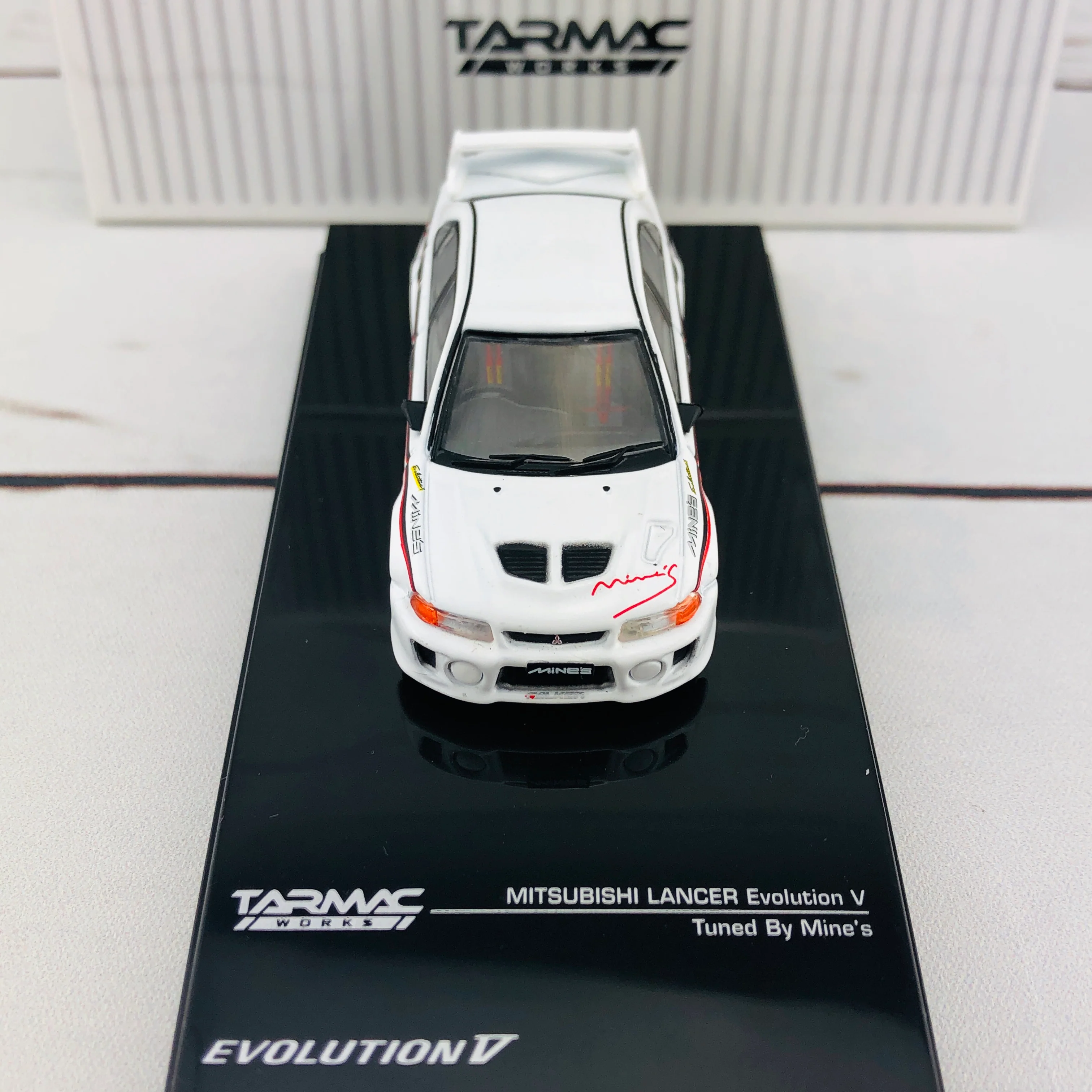 Tarmac Works 1/64 Mitsubishi Lancer Evolution V Tuned by Mine's T64-012-MNE - Image 7