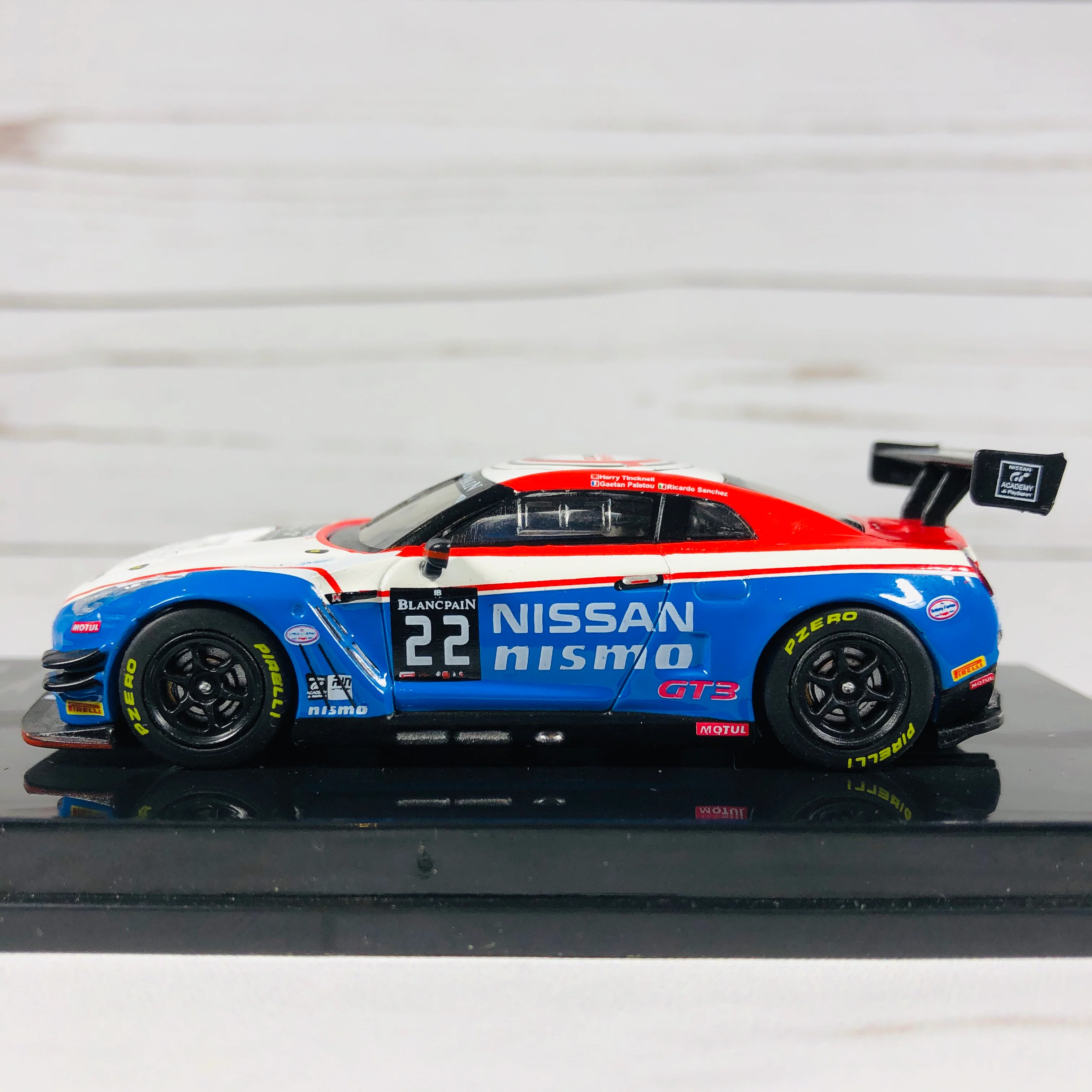 Tarmac Works 1/64 Nissan GTR NISMO GT3 Blancpain Endurance Series 2015 #22 T64-005-BES22 - Image 2