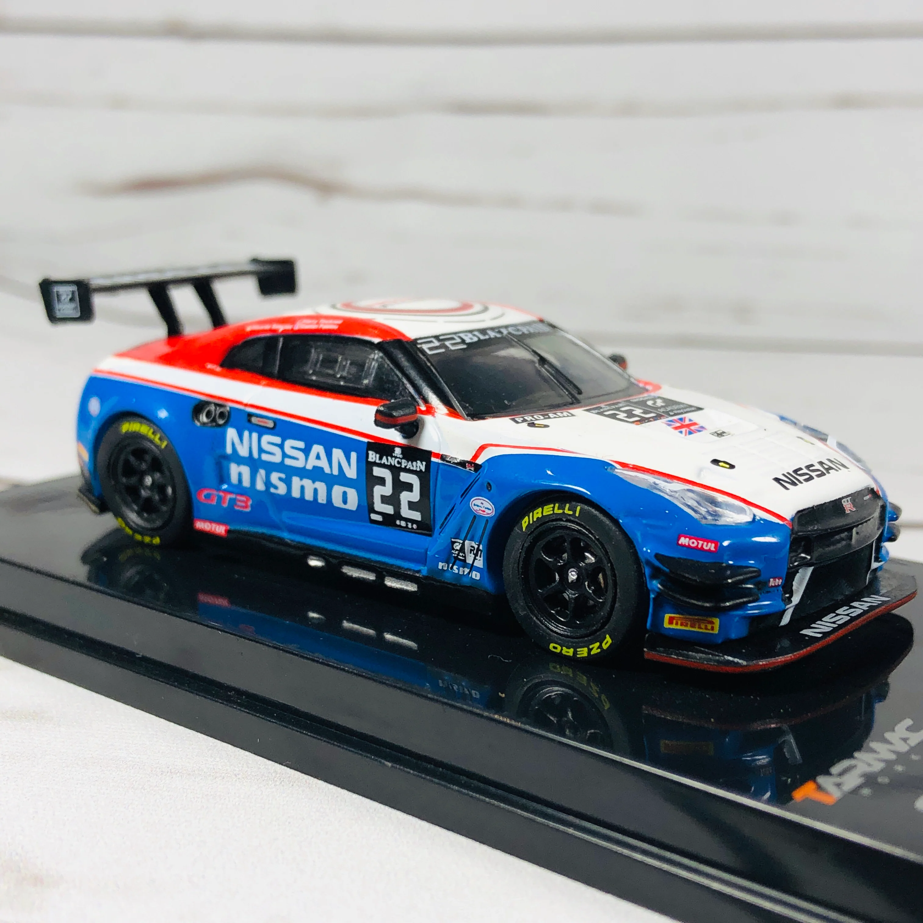 Tarmac Works 1/64 Nissan GTR NISMO GT3 Blancpain Endurance Series 2015 #22 T64-005-BES22 - Image 6
