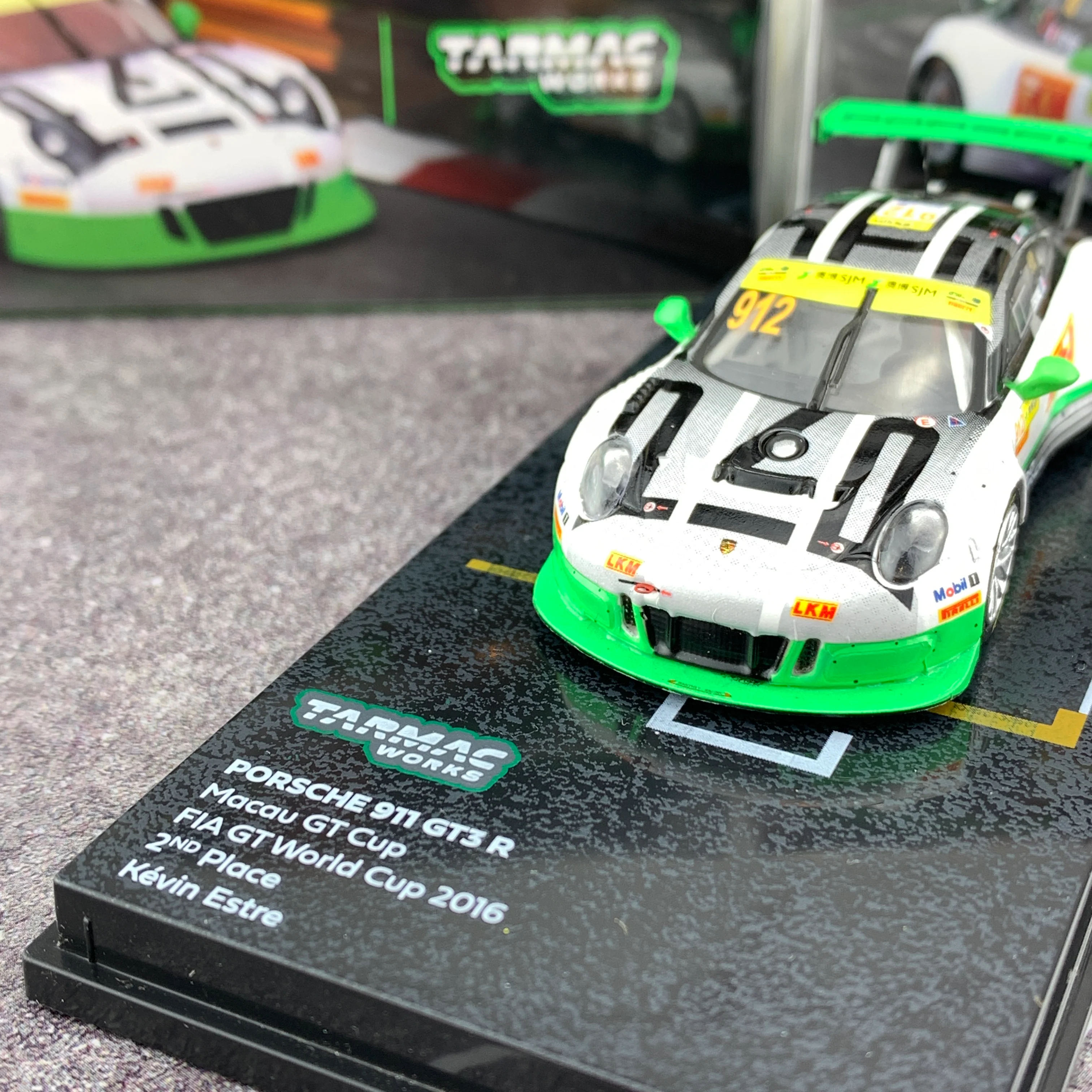 Tarmac Works 1/64 Porsche 911 GT3 R Macau GT Cup FIA GT World Cup 2016 2nd Place Kevin Estre T64-032-16MGP912 - Image 3