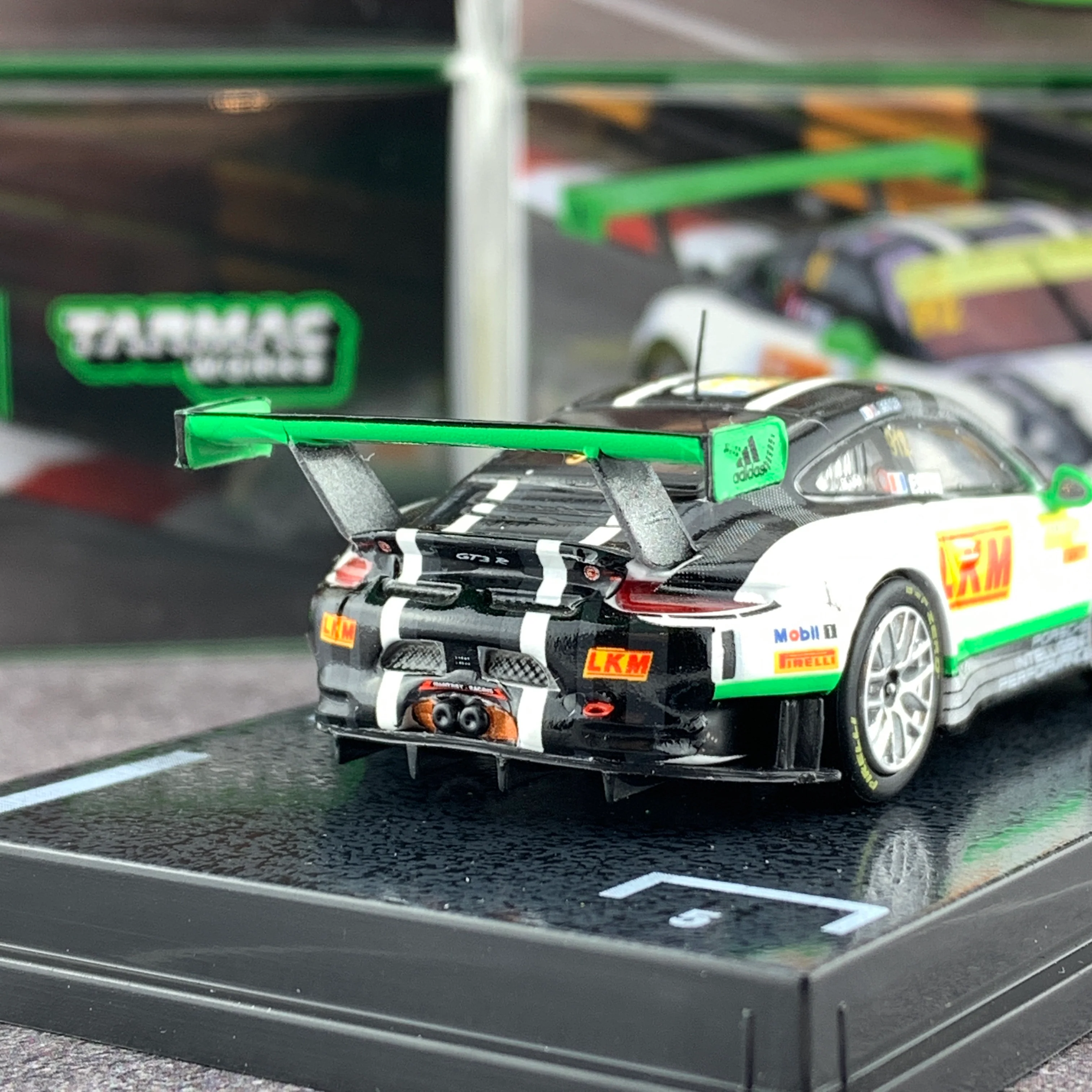 Tarmac Works 1/64 Porsche 911 GT3 R Macau GT Cup FIA GT World Cup 2016 2nd Place Kevin Estre T64-032-16MGP912 - Image 4