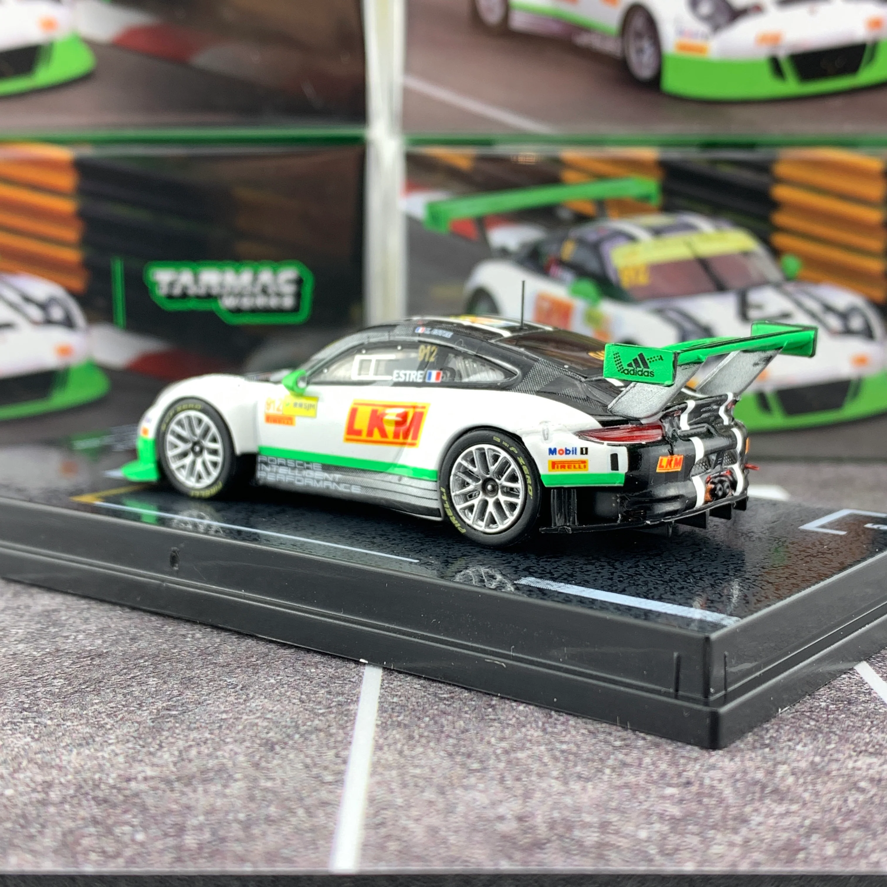 Tarmac Works 1/64 Porsche 911 GT3 R Macau GT Cup FIA GT World Cup 2016 2nd Place Kevin Estre T64-032-16MGP912 - Image 5