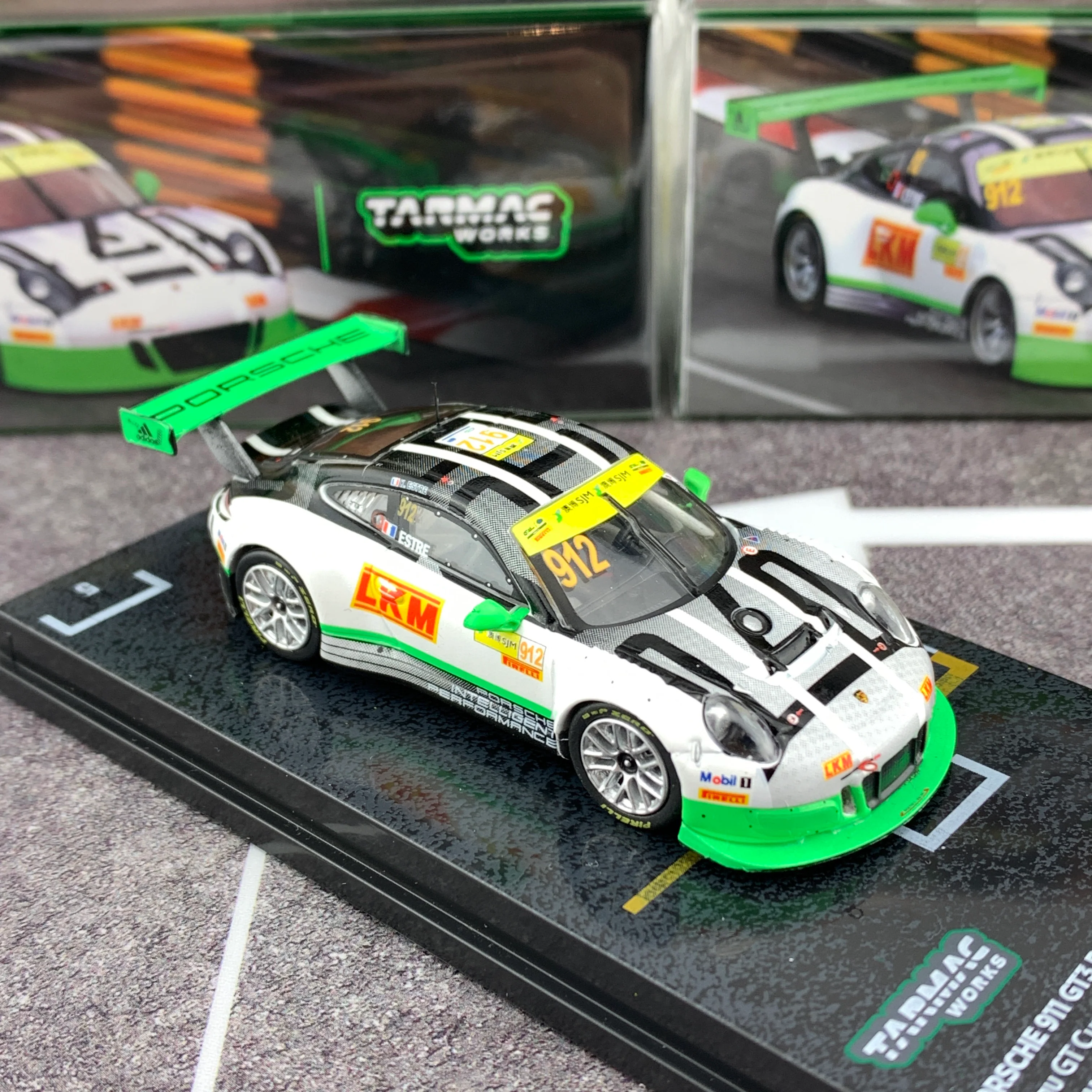 Tarmac Works 1/64 Porsche 911 GT3 R Macau GT Cup FIA GT World Cup 2016 2nd Place Kevin Estre T64-032-16MGP912 - Image 6
