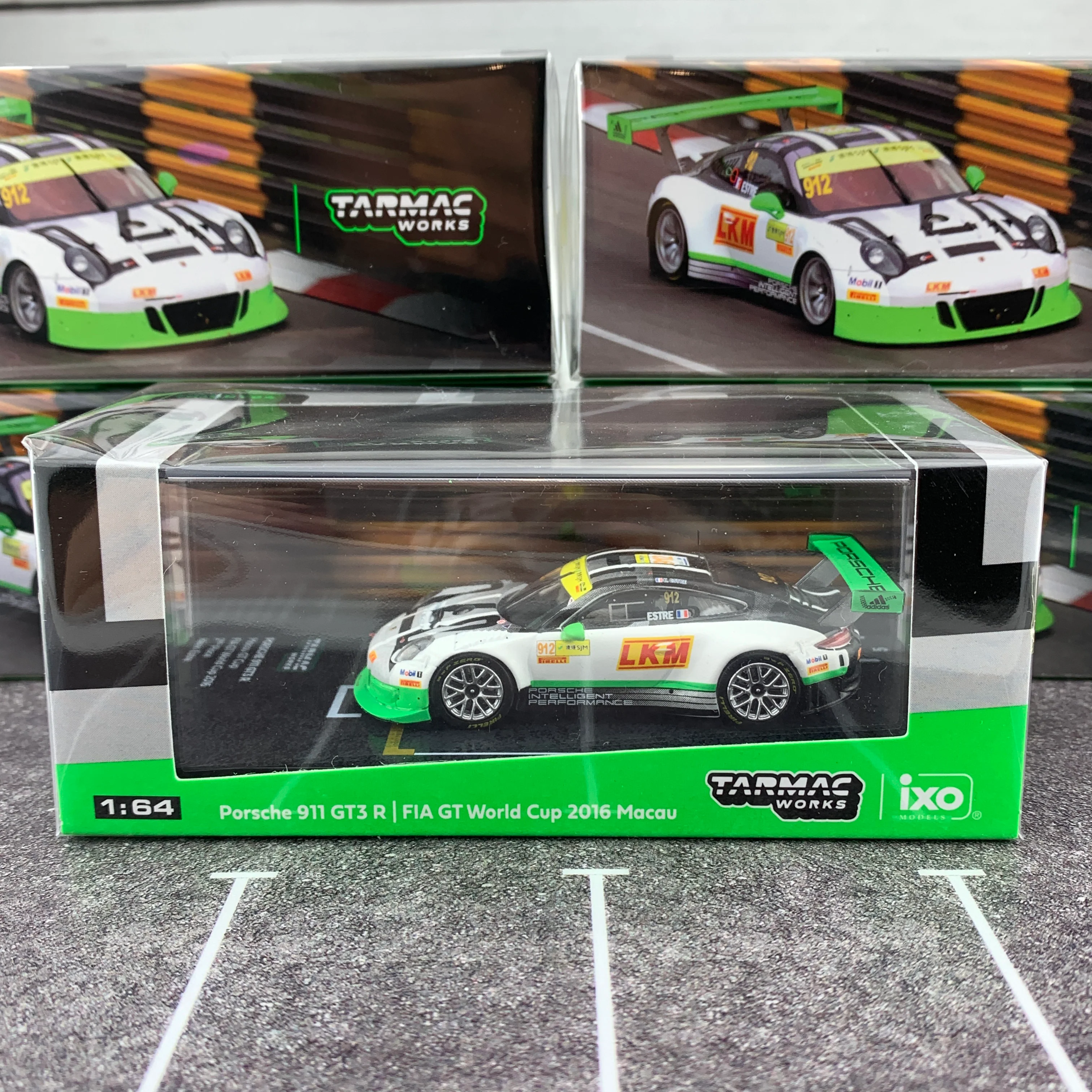 Tarmac Works 1/64 Porsche 911 GT3 R Macau GT Cup FIA GT World Cup 2016 2nd Place Kevin Estre T64-032-16MGP912 - Image 7