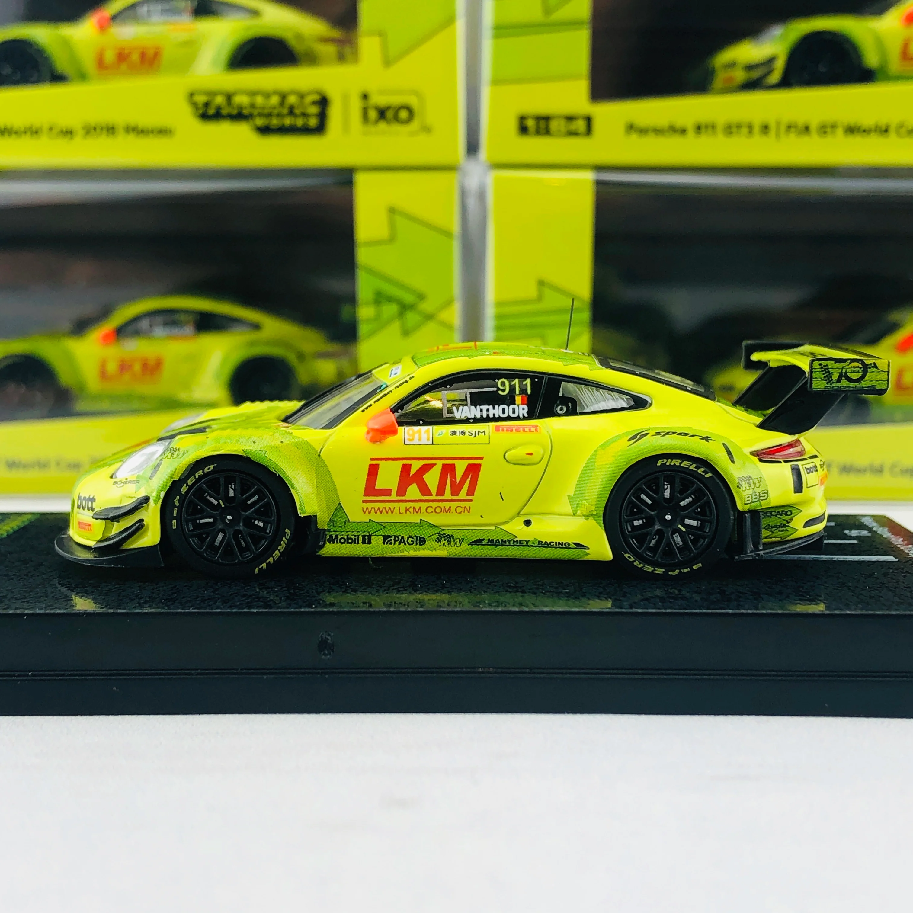 Tarmac Works 1/64 Porsche 911 GT3 R Macau GT Cup FIA GT World Cup 2018 Laurens Vanthoor T64-032-18MGP911 - Image 2