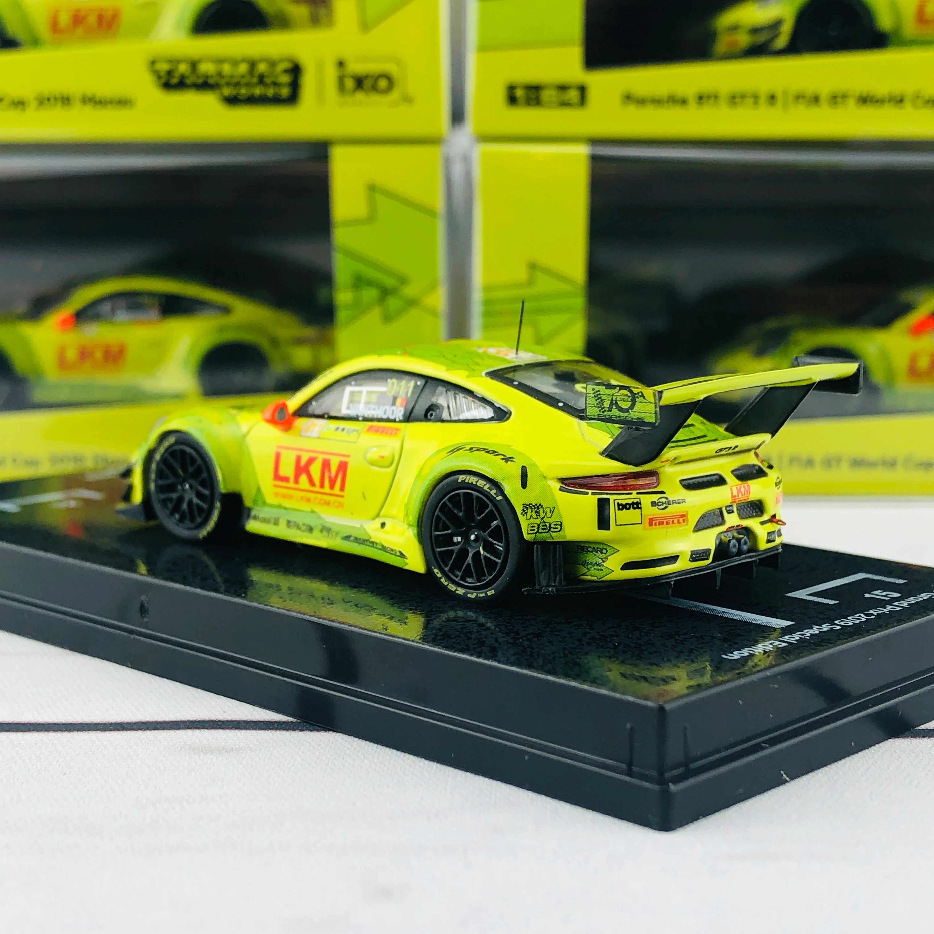 Tarmac Works 1/64 Porsche 911 GT3 R Macau GT Cup FIA GT World Cup 2018 Laurens Vanthoor T64-032-18MGP911 - Image 4