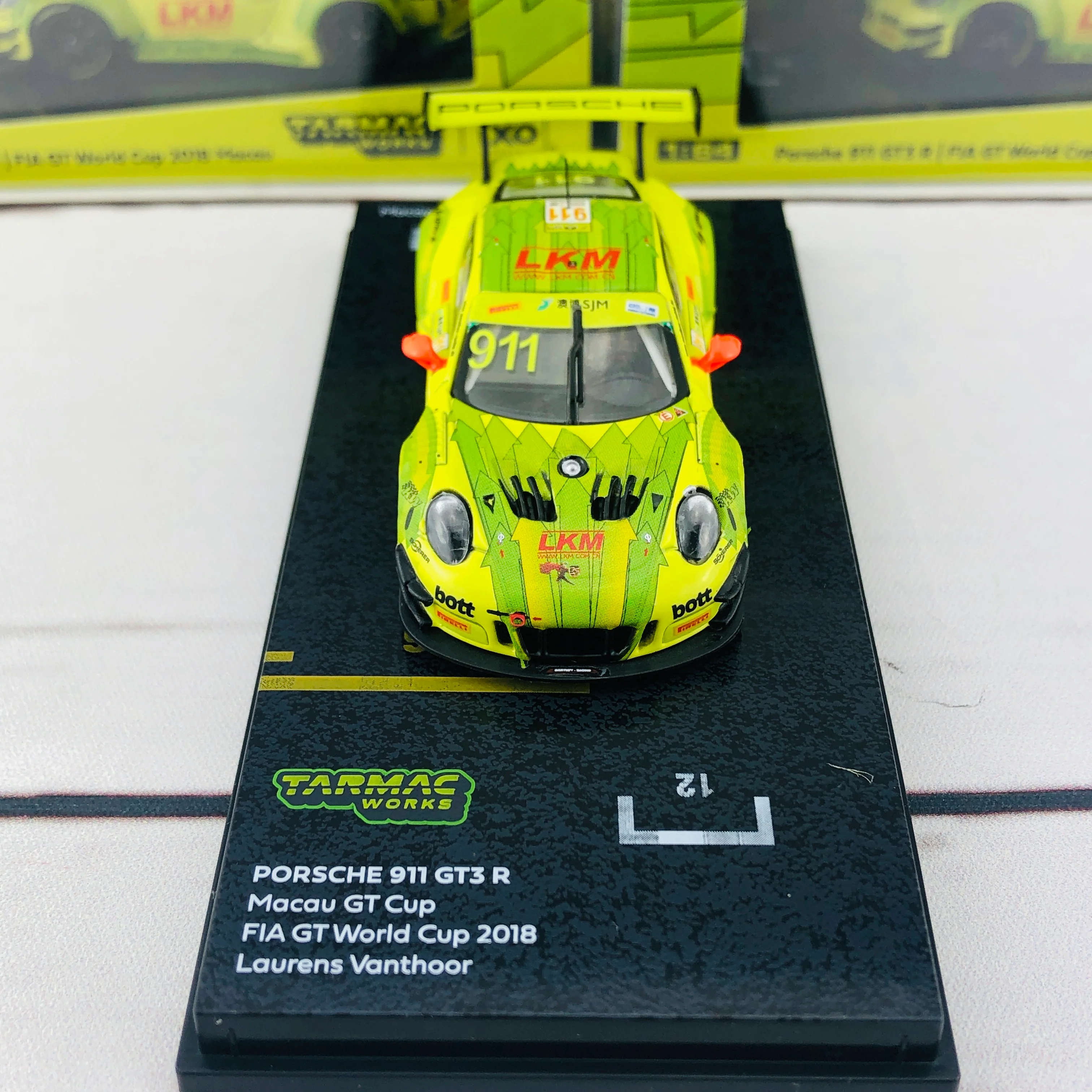 Tarmac Works 1/64 Porsche 911 GT3 R Macau GT Cup FIA GT World Cup 2018 Laurens Vanthoor T64-032-18MGP911 - Image 5