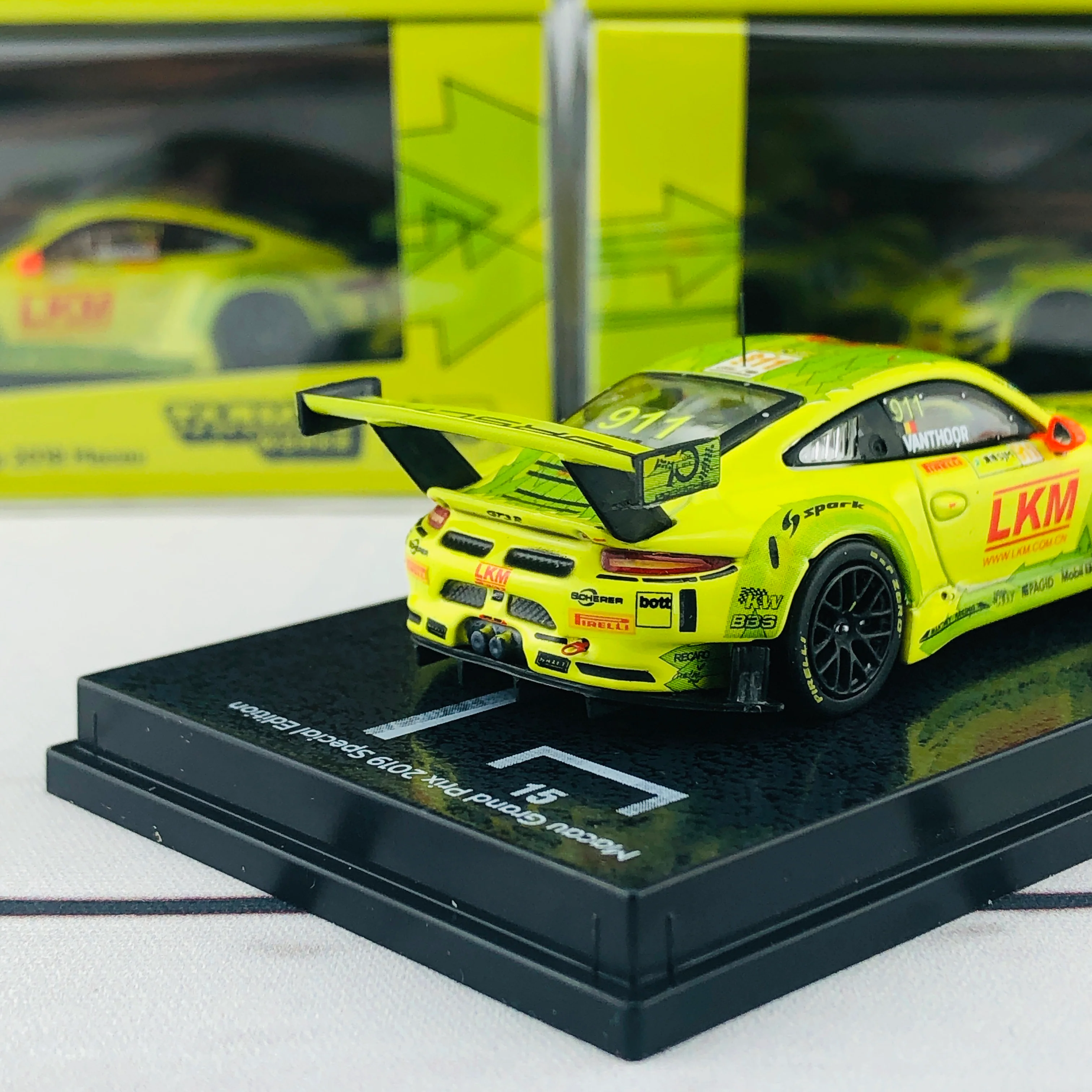 Tarmac Works 1/64 Porsche 911 GT3 R Macau GT Cup FIA GT World Cup 2018 Laurens Vanthoor T64-032-18MGP911 - Image 7