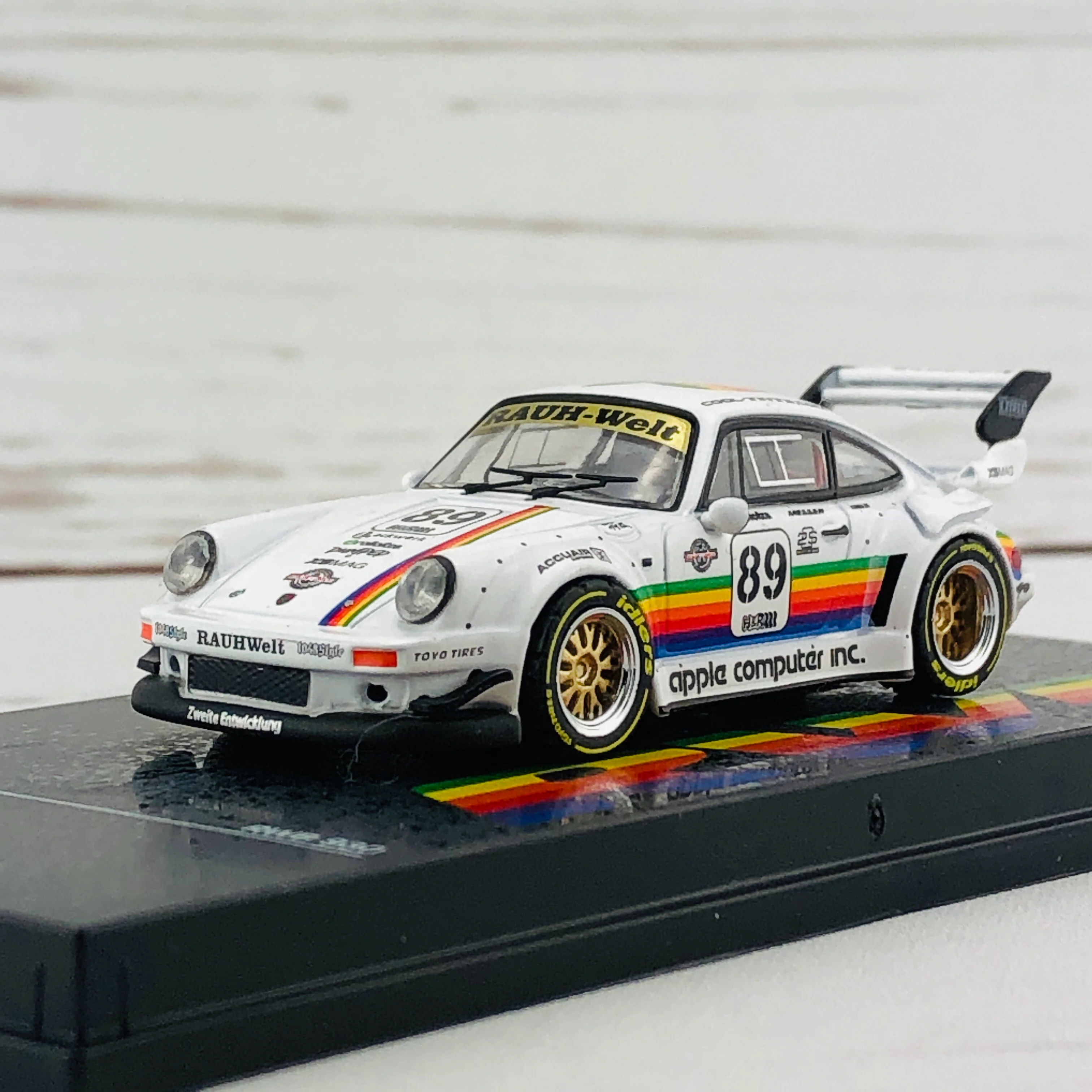 Tarmac Works 1/64 RWB 930 Apple #89 - Image 2