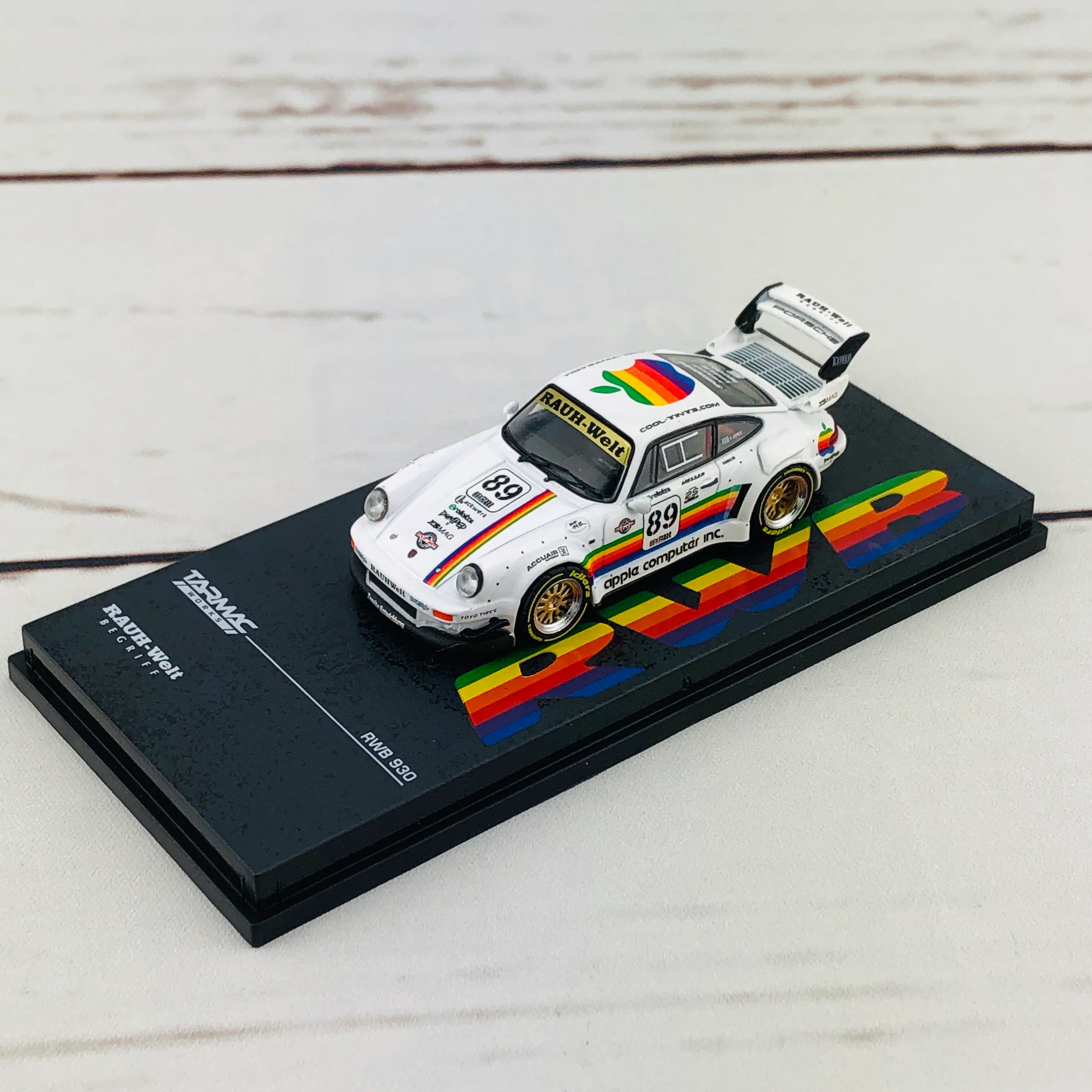 Tarmac Works 1/64 RWB 930 Apple #89 - Image 3