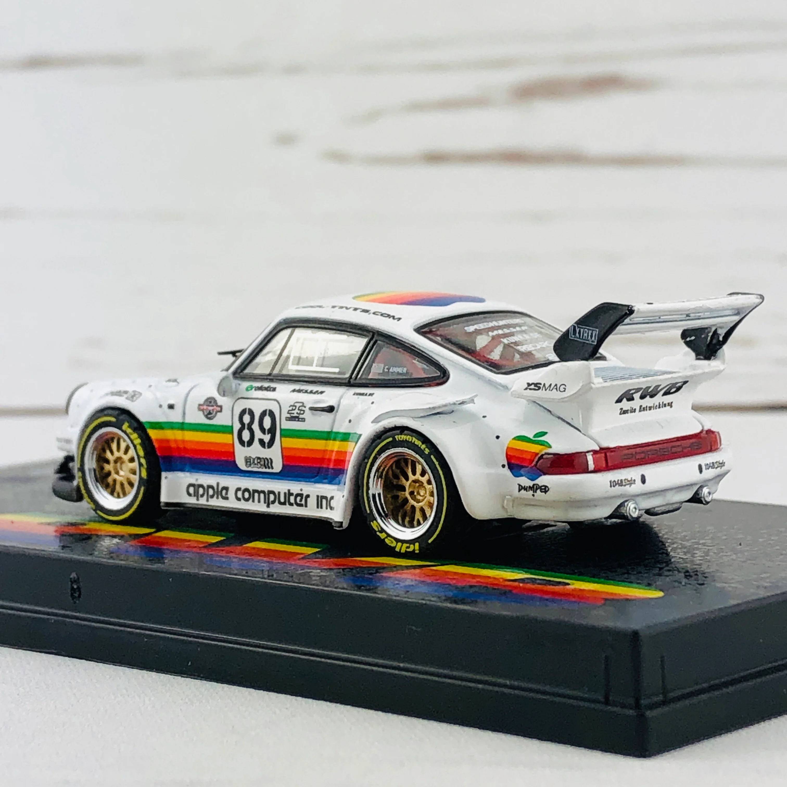 Tarmac Works 1/64 RWB 930 Apple #89 - Image 4