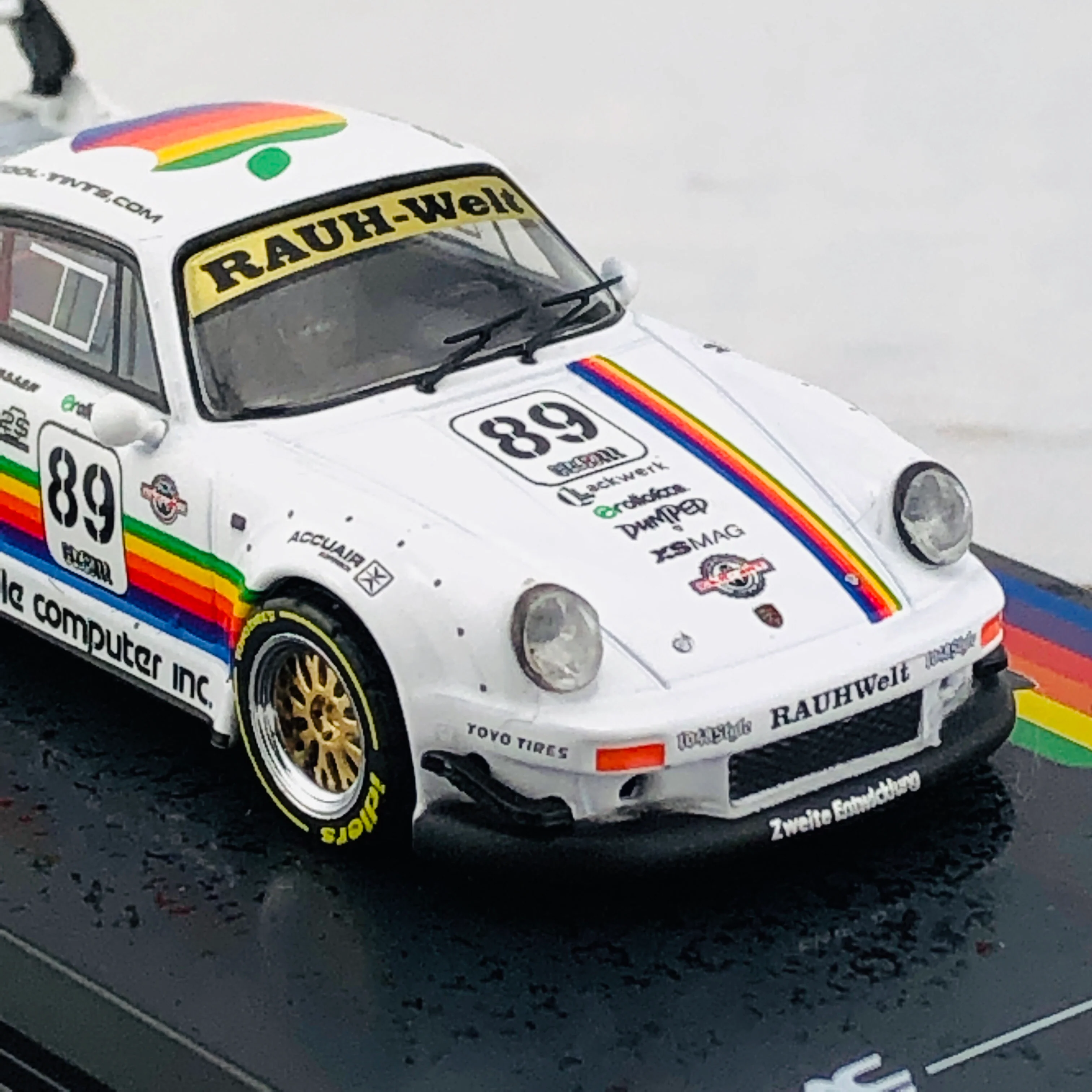 Tarmac Works 1/64 RWB 930 Apple #89 - Image 5