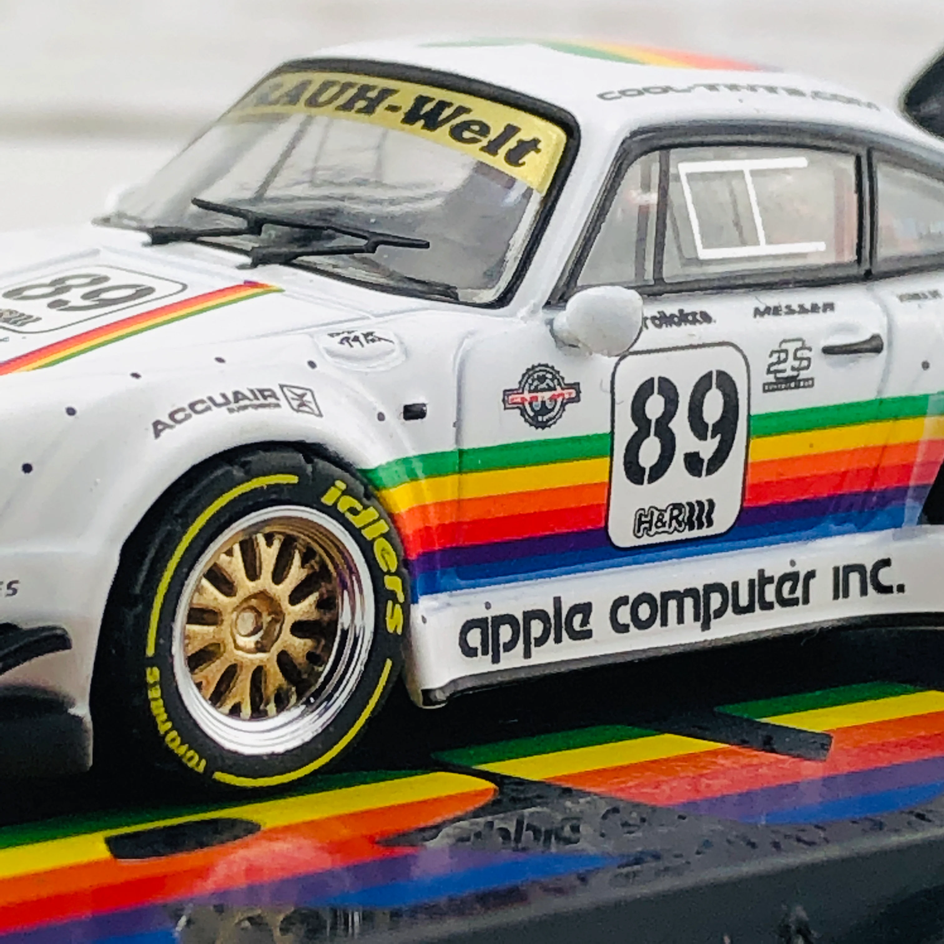 Tarmac Works 1/64 RWB 930 Apple #89 - Image 6